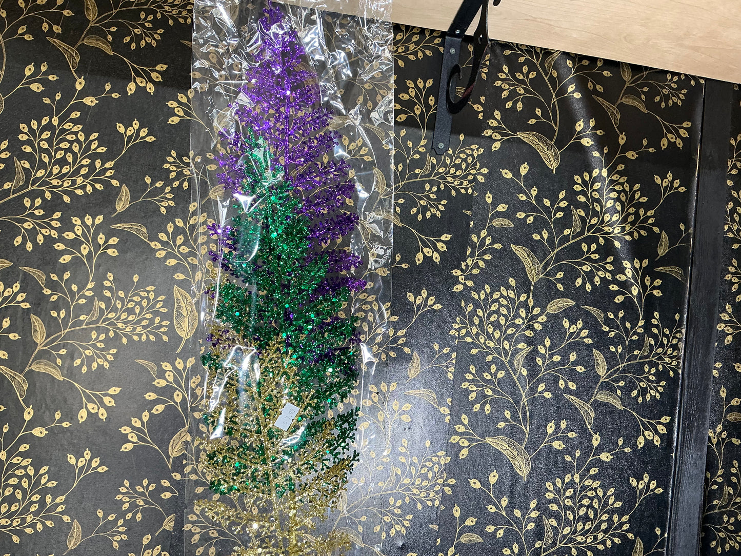 Mardi Gras Fern Spray - HG3168