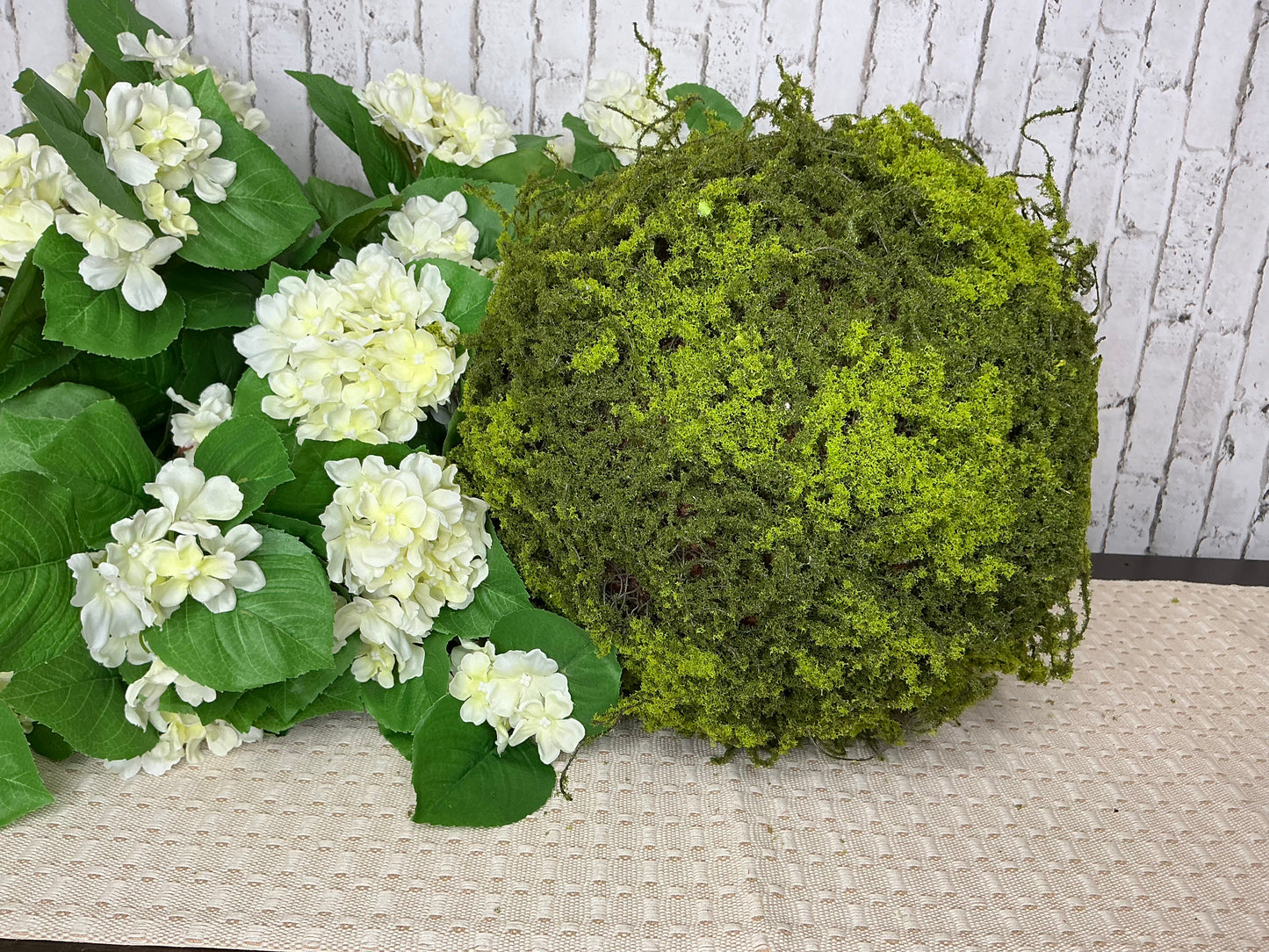 Moss Ball, 14”, 4512788