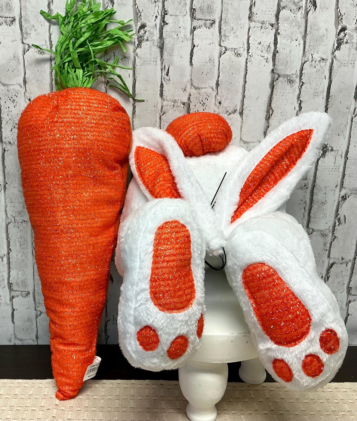 Plush Carrot Wreath Attachment, 24”x18”, HE7247
