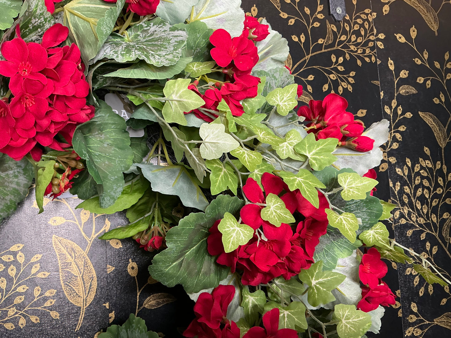 Red Geranium and Kalanchoe Wreath - W4402057