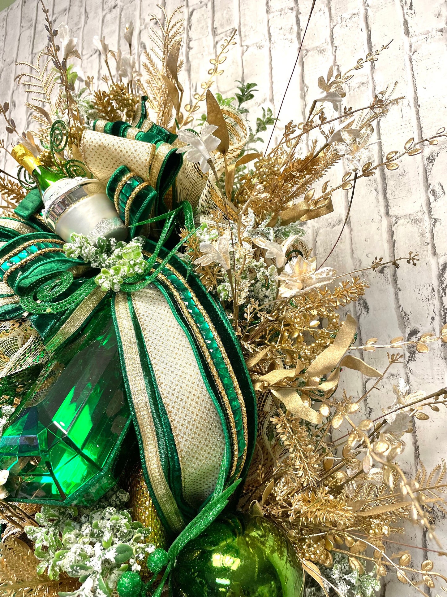 Emerald green Christmas swag, green and gold Christmas swag, Christmas swag, elegant glam swag, free shipping.