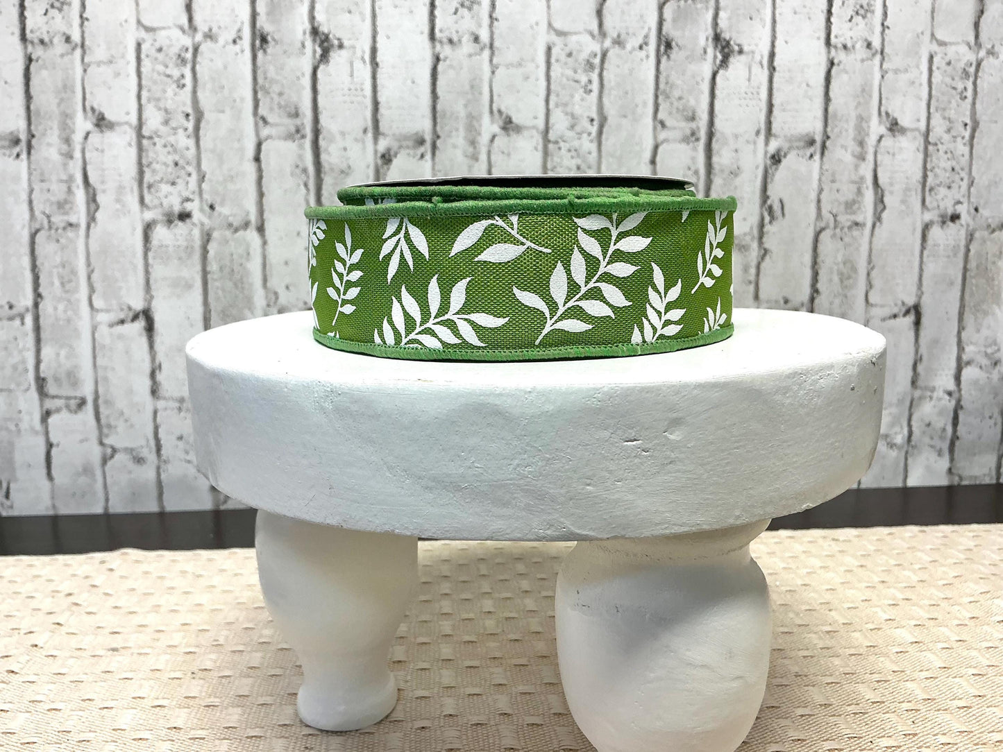 Green with white laurel leaf, 1.5” x 10YD, Wired, RGF11322Y