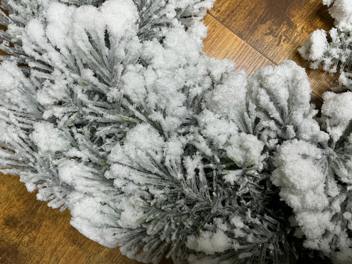 Snow Noble pine wreath, X1744/mw