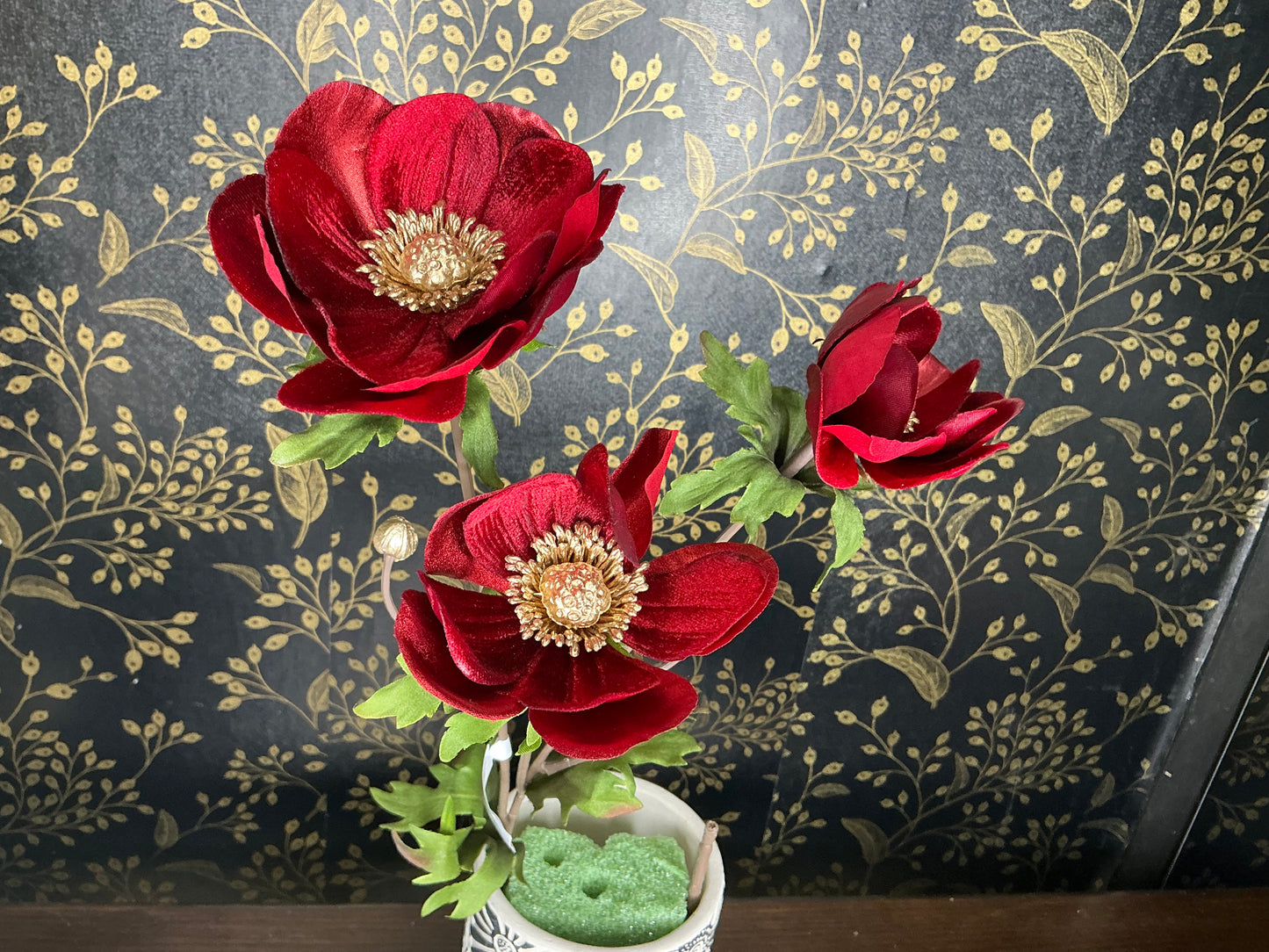 Glamour Velvet Anemone Spray - Red