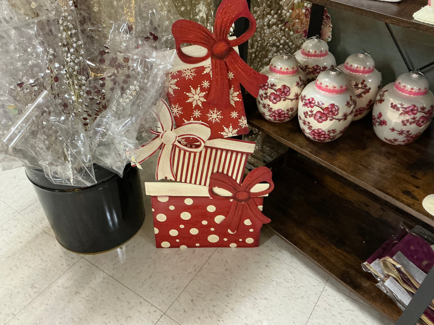 Red & White Gift Topiary, Round Top Collection