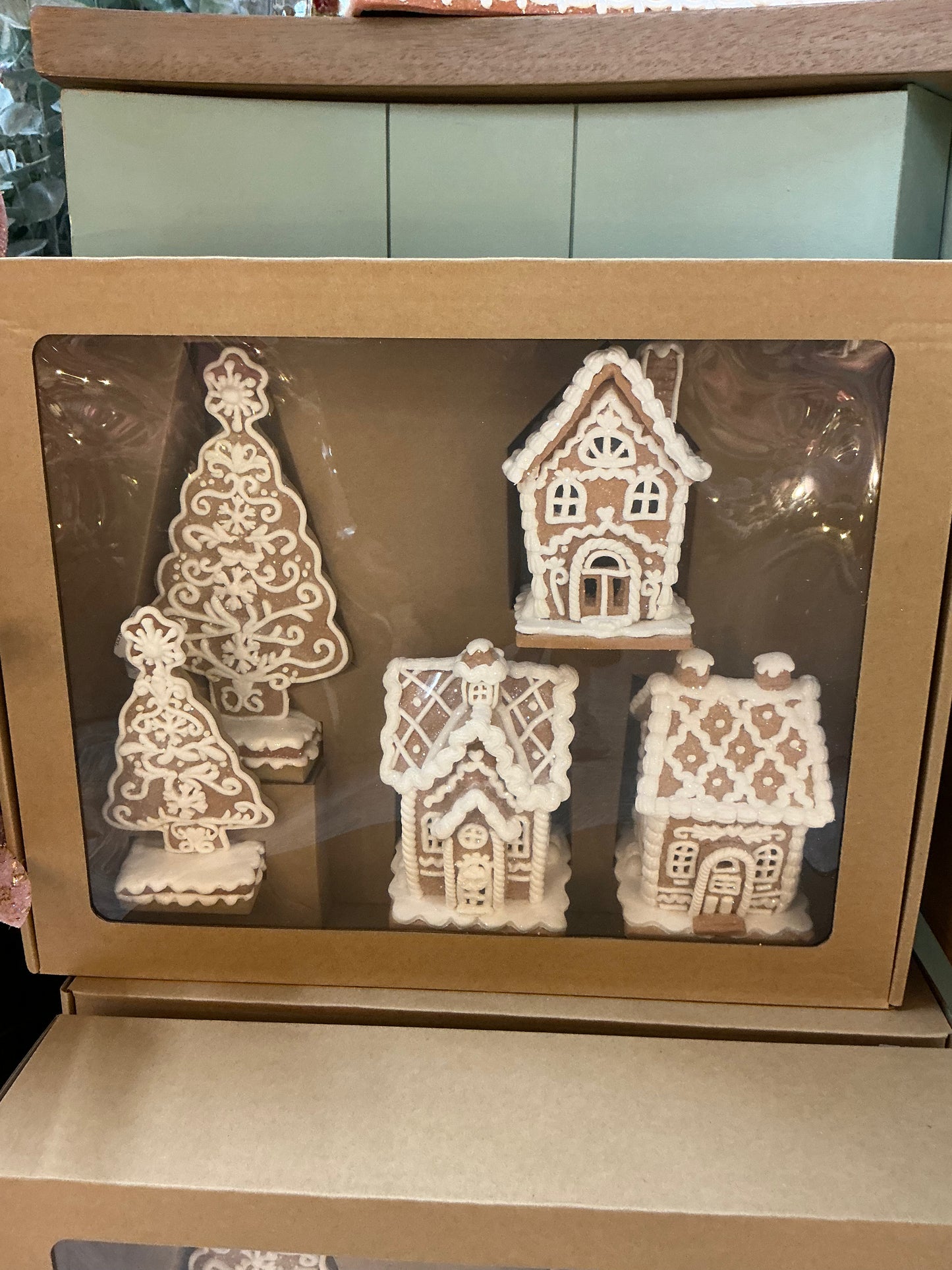 Gingerbread house and tree set, 4516765