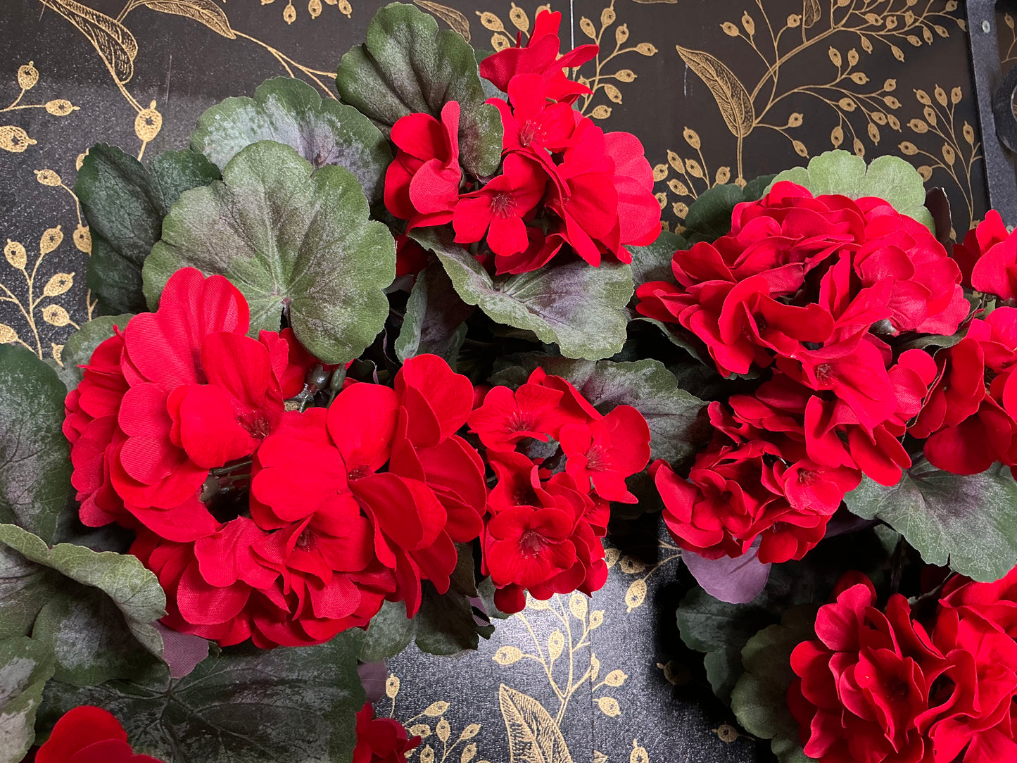 Velvet Geranium Wreath, MTF22795