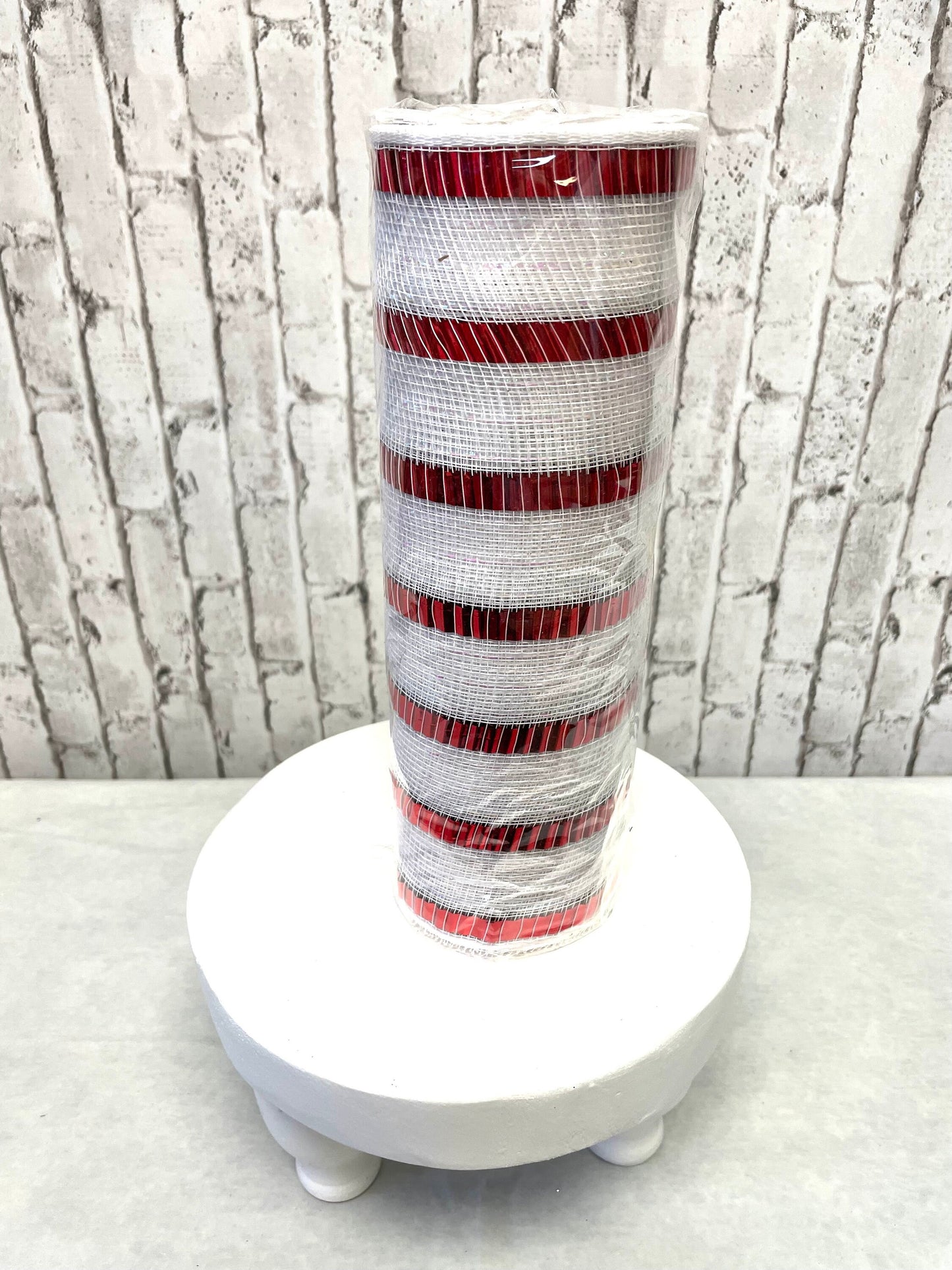 RY8514A2, white with red stripe mesh