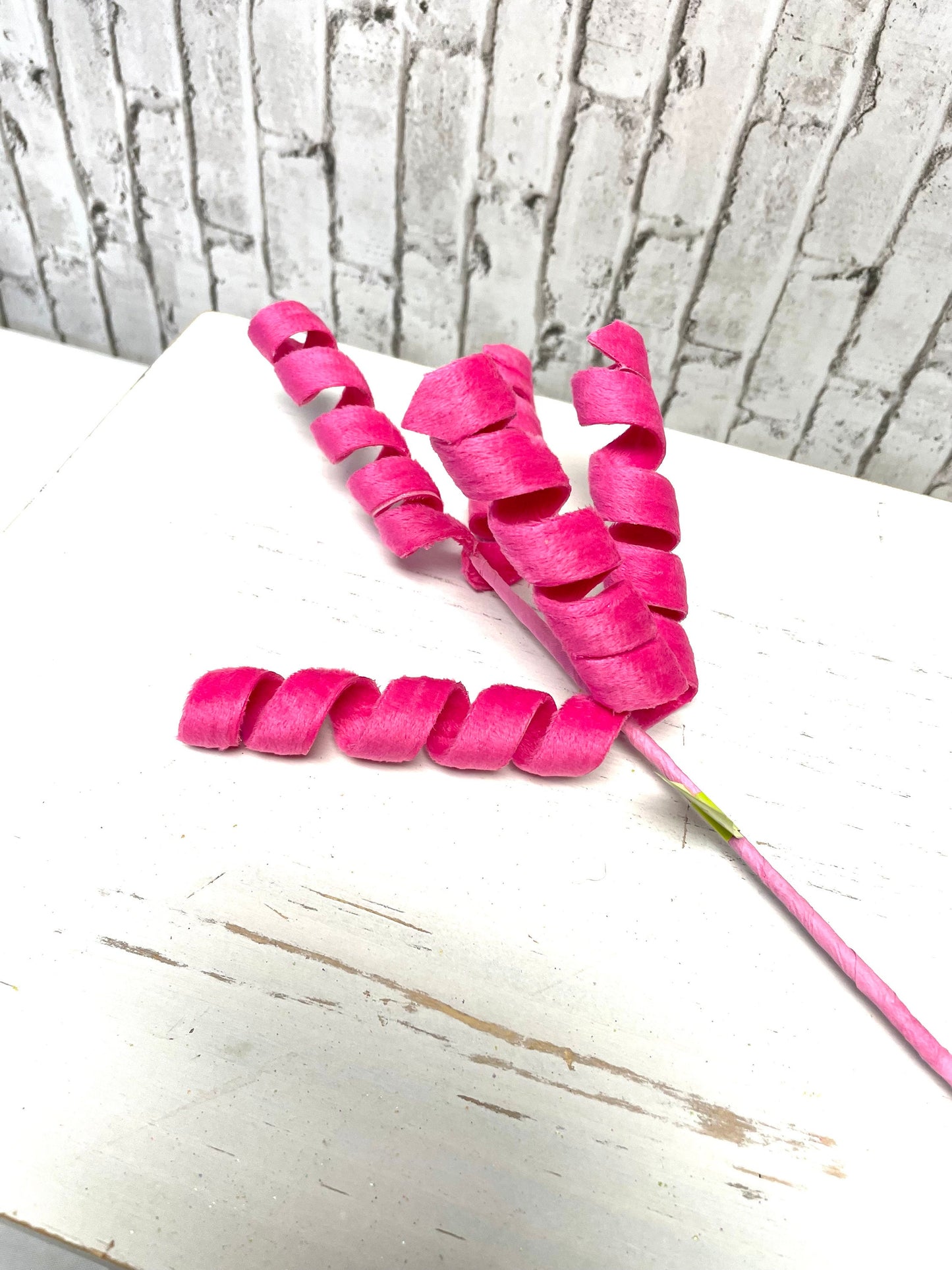 Hot pink velvet curly spray, 63388BT