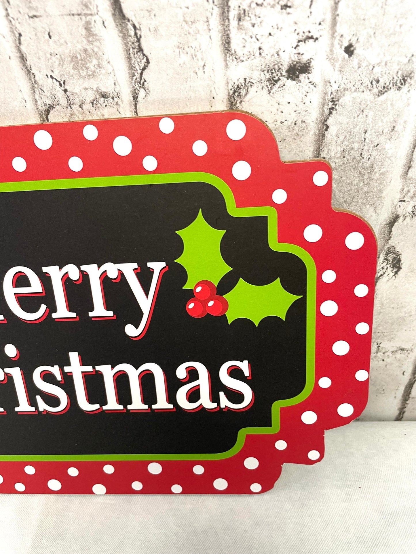Merry Christmas sign, AP8301, polka dot Christmas sign, whimsical Christmas sign, wreath sign