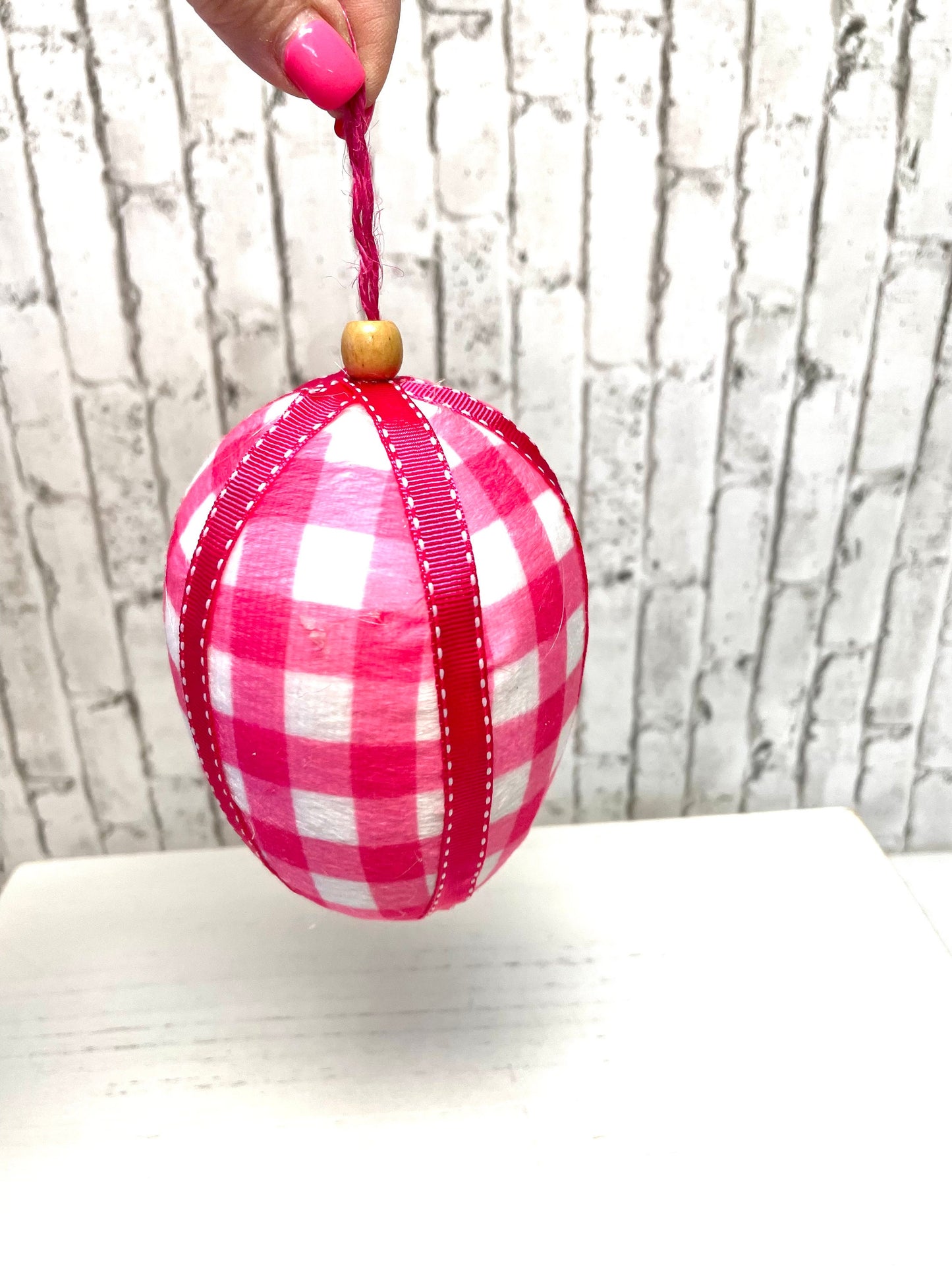 Gingham hot pink orn egg