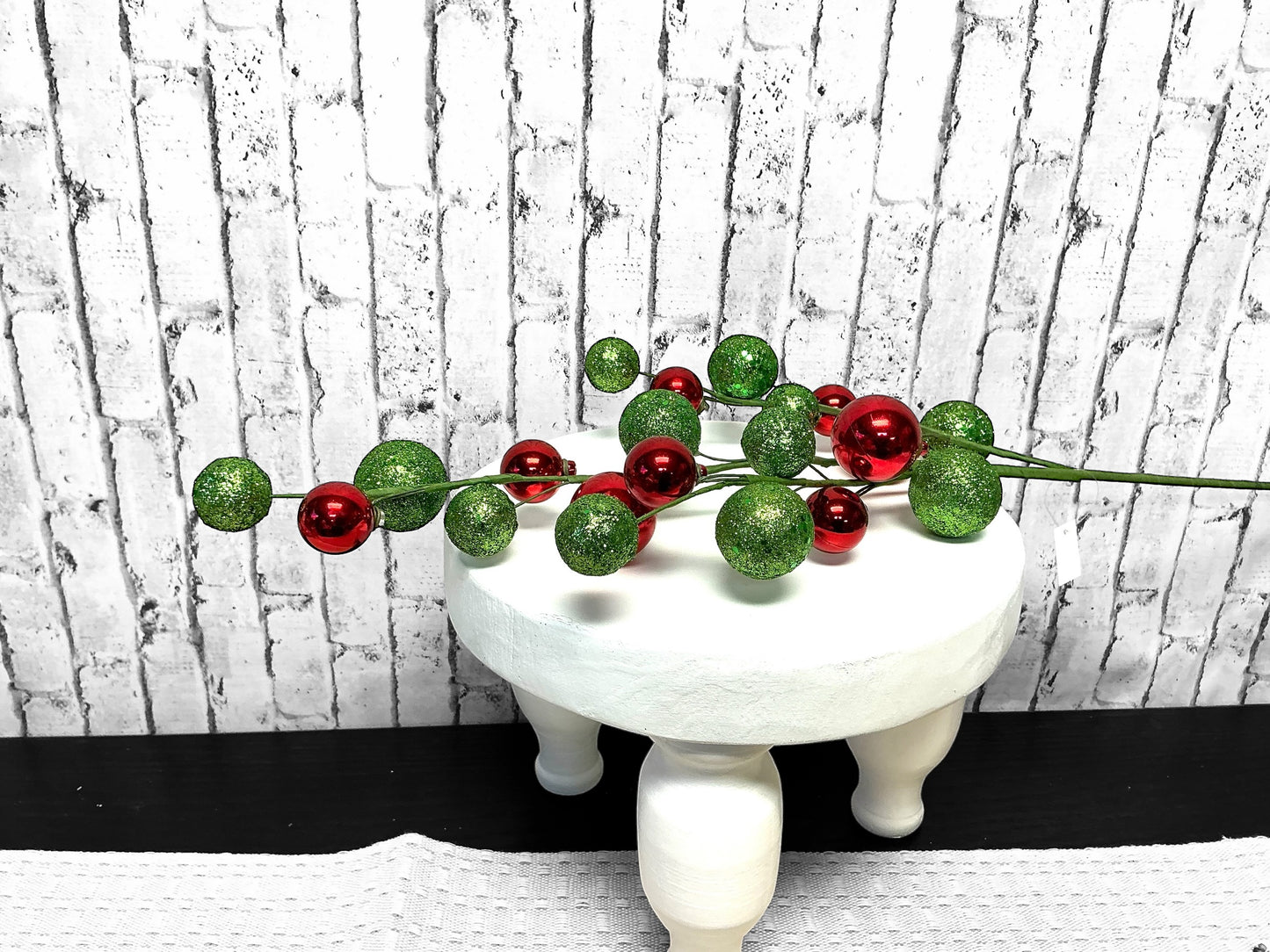 Red/Green glitter ball spray, XS115885