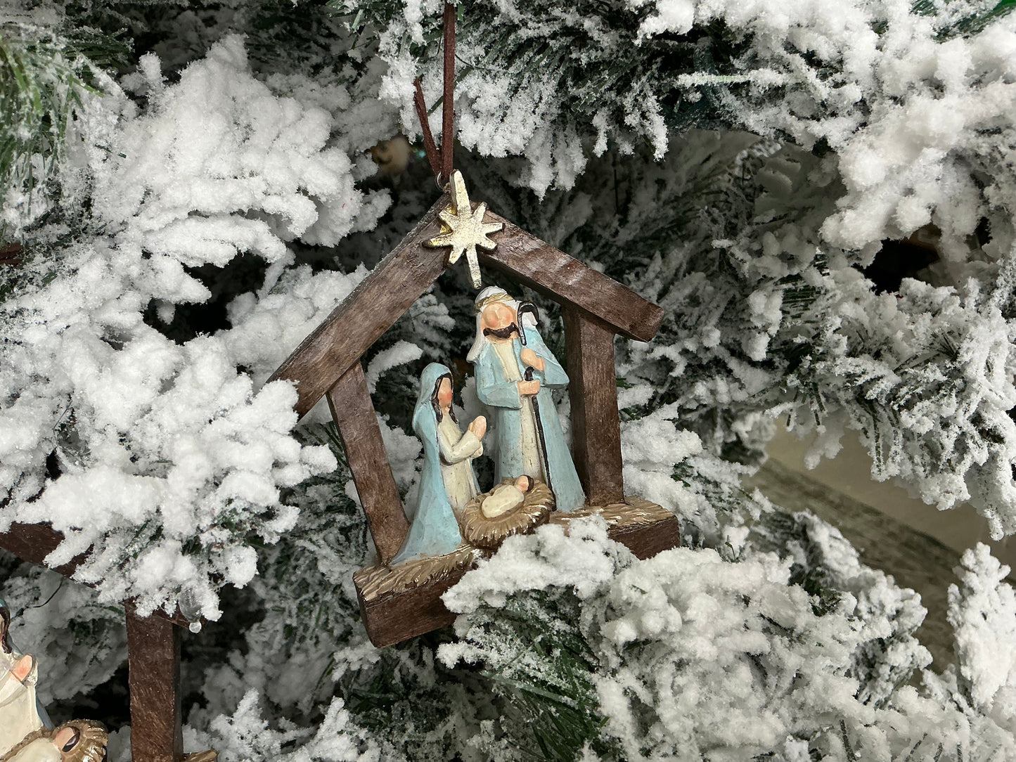 Holy family in stable Ornament, 9750563