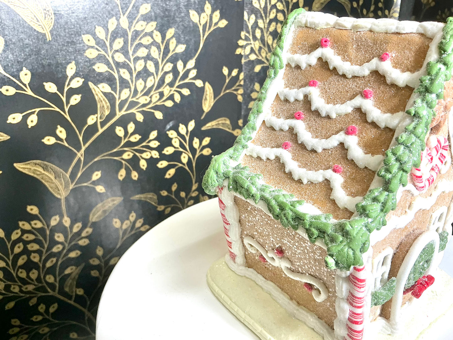 Lighted Gingerbread house, 4116428