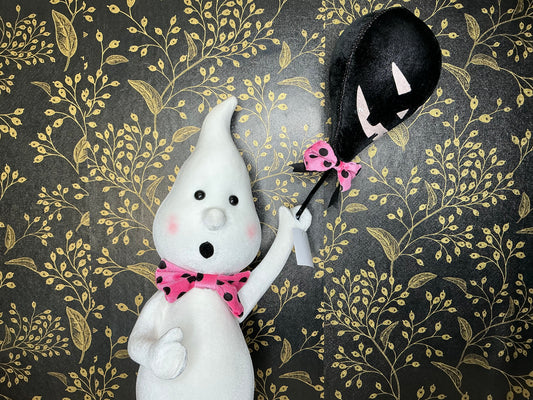 Ghost with balloon, December diamonds, 08-00144