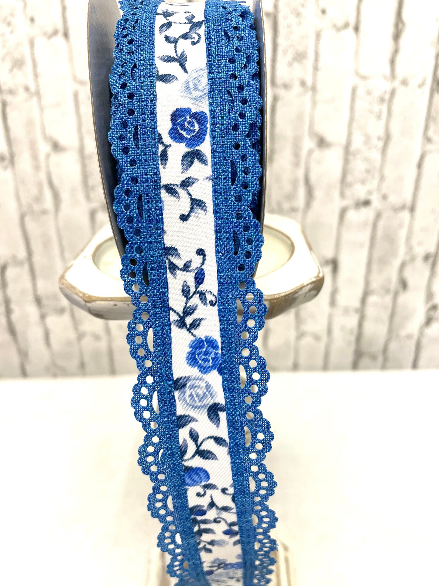 RGA859125, white with multi blue roses