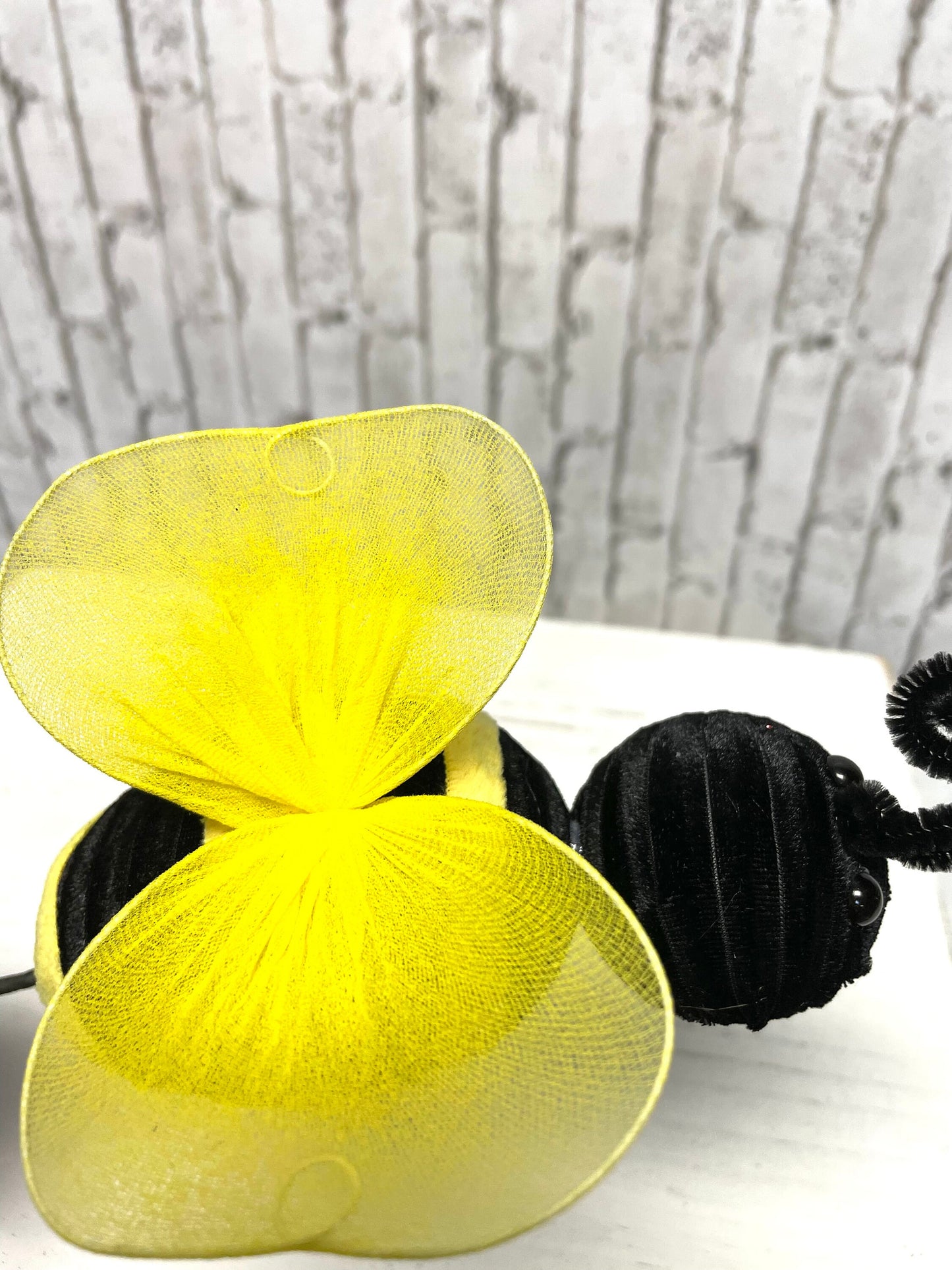 Bee pick, 63114YWBK, mesh wing bee pick, bumble bee pick, summer bee pick, spring bee pick