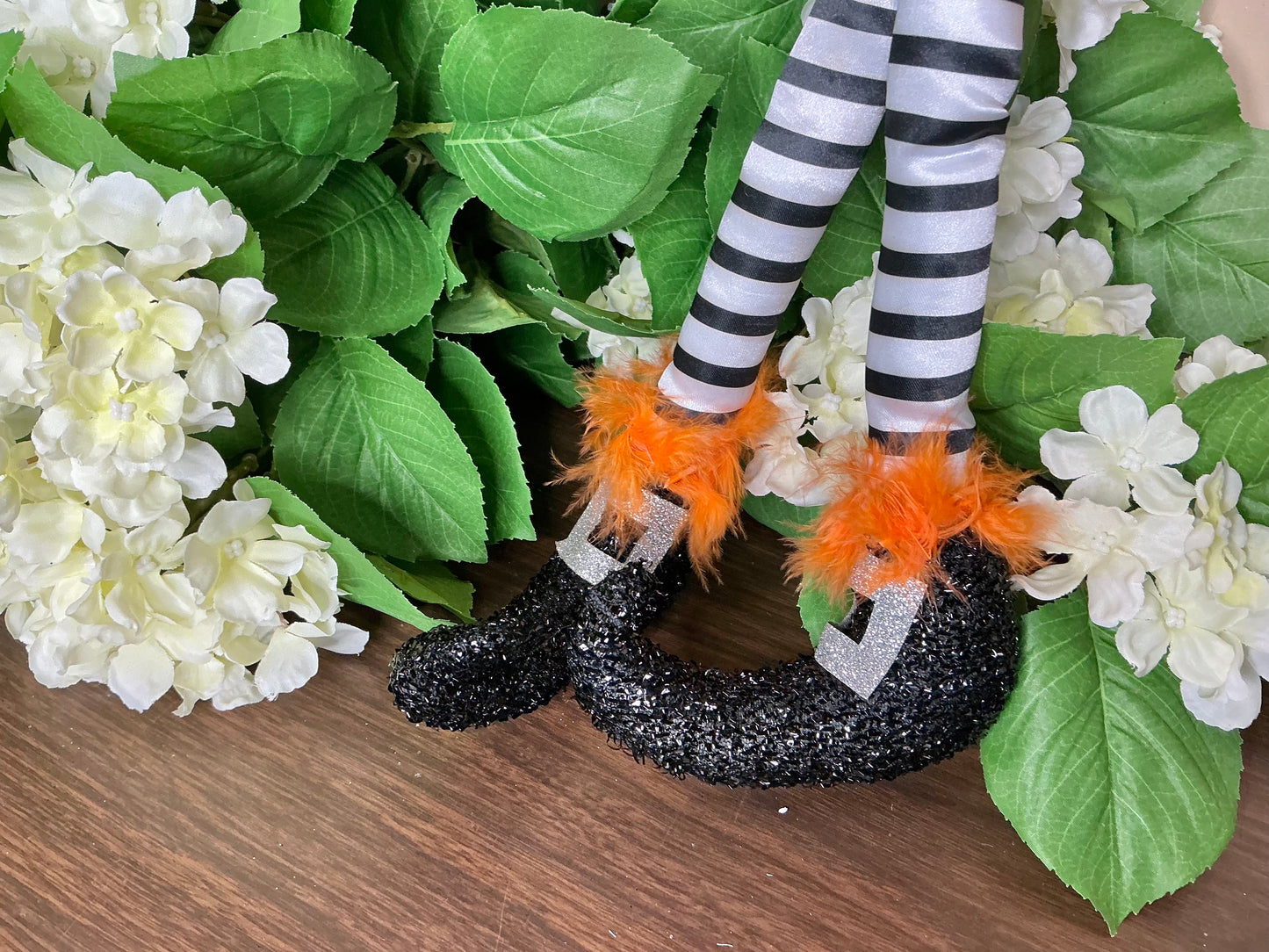 Furry witch hat w legs wreath attachment, HH7522