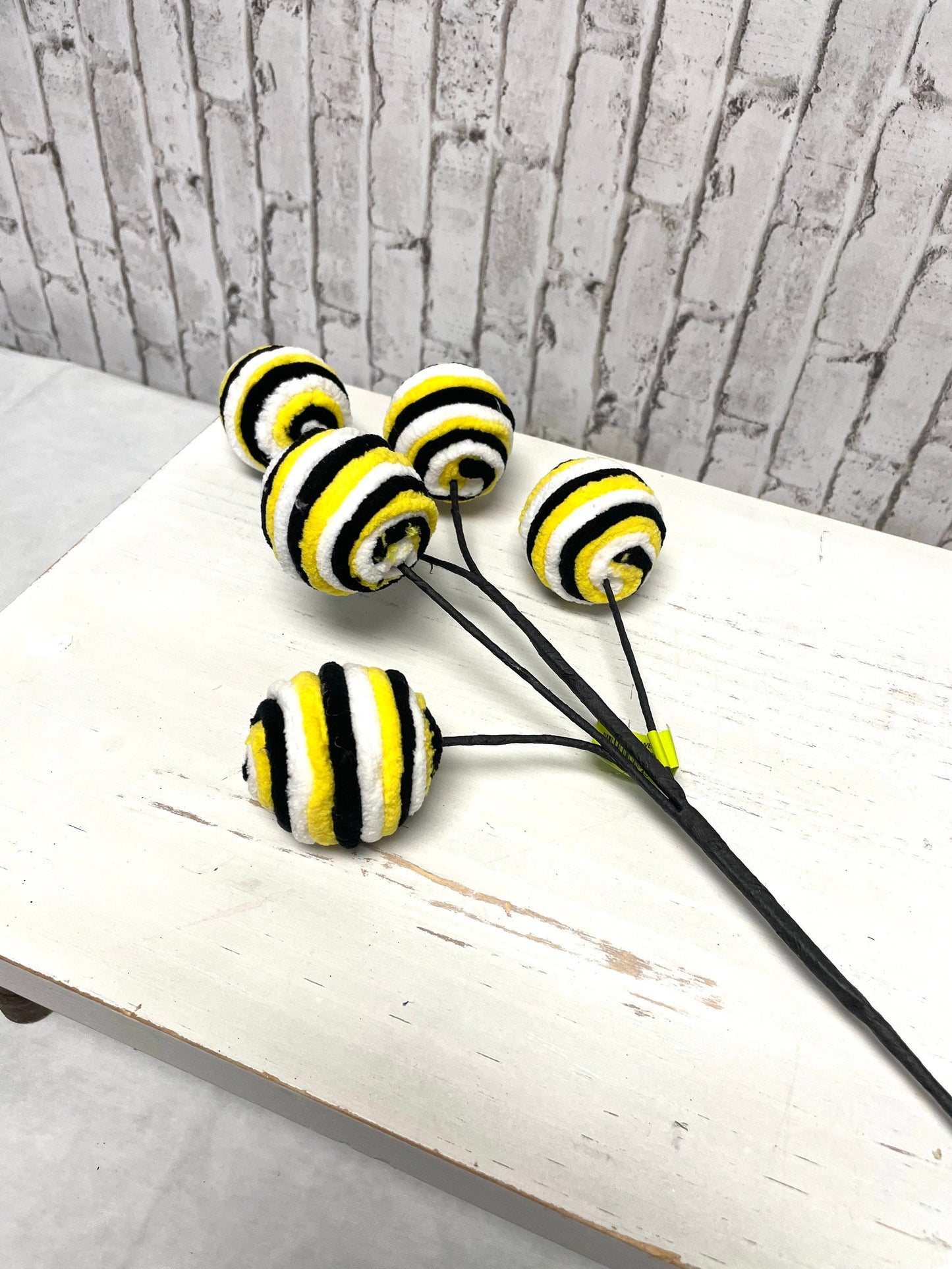 Chenille swirly ball spray, bee swirly ball spray, 63239WBKWT, bee theme ball spray, spring bee ball spray, summer bee ball spray