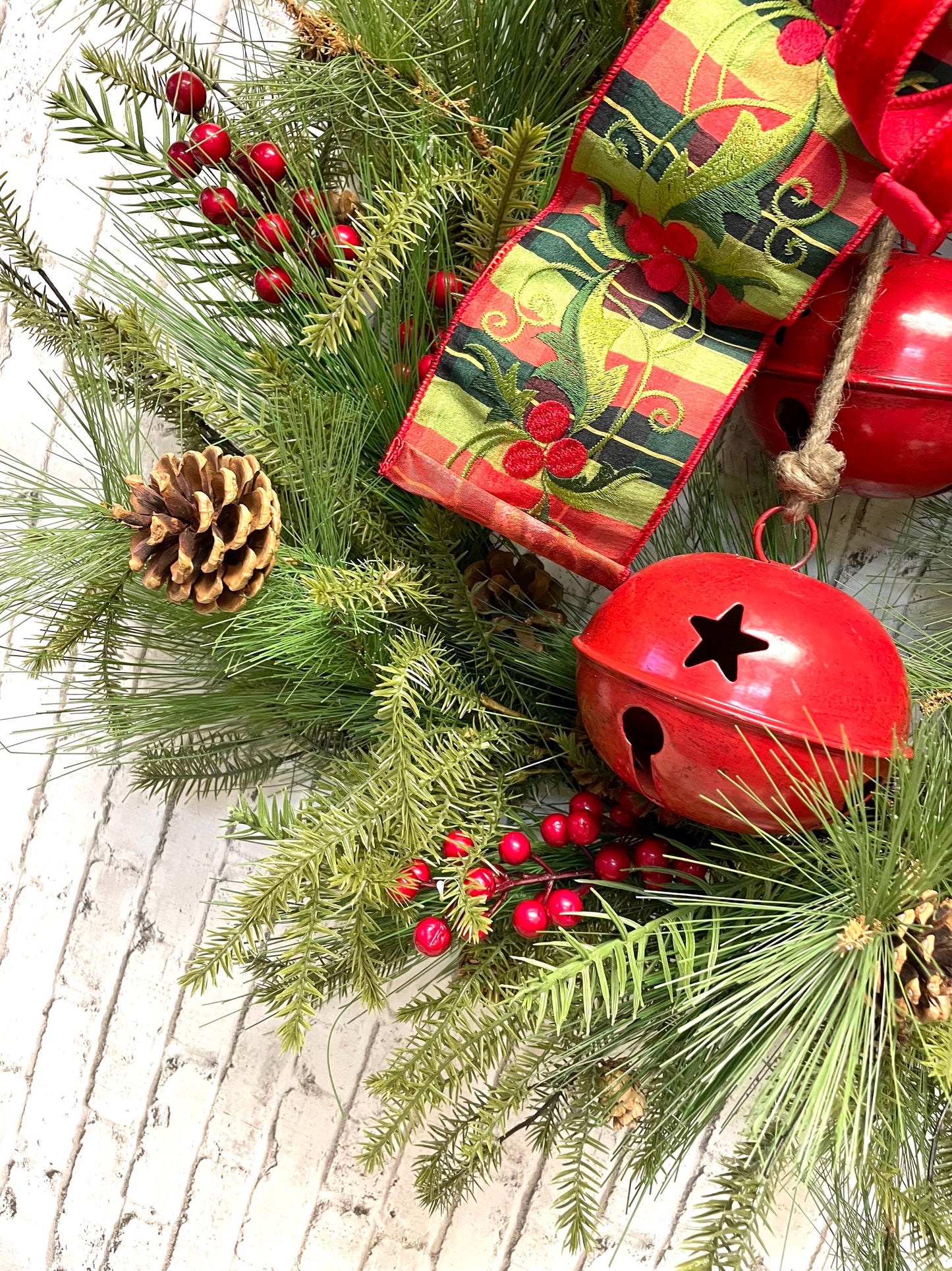 pine and cedar wreath, pine wreath, pine door decor, Christmas wreath, Christmas decor, all greenery Christmas wreath, shipping included