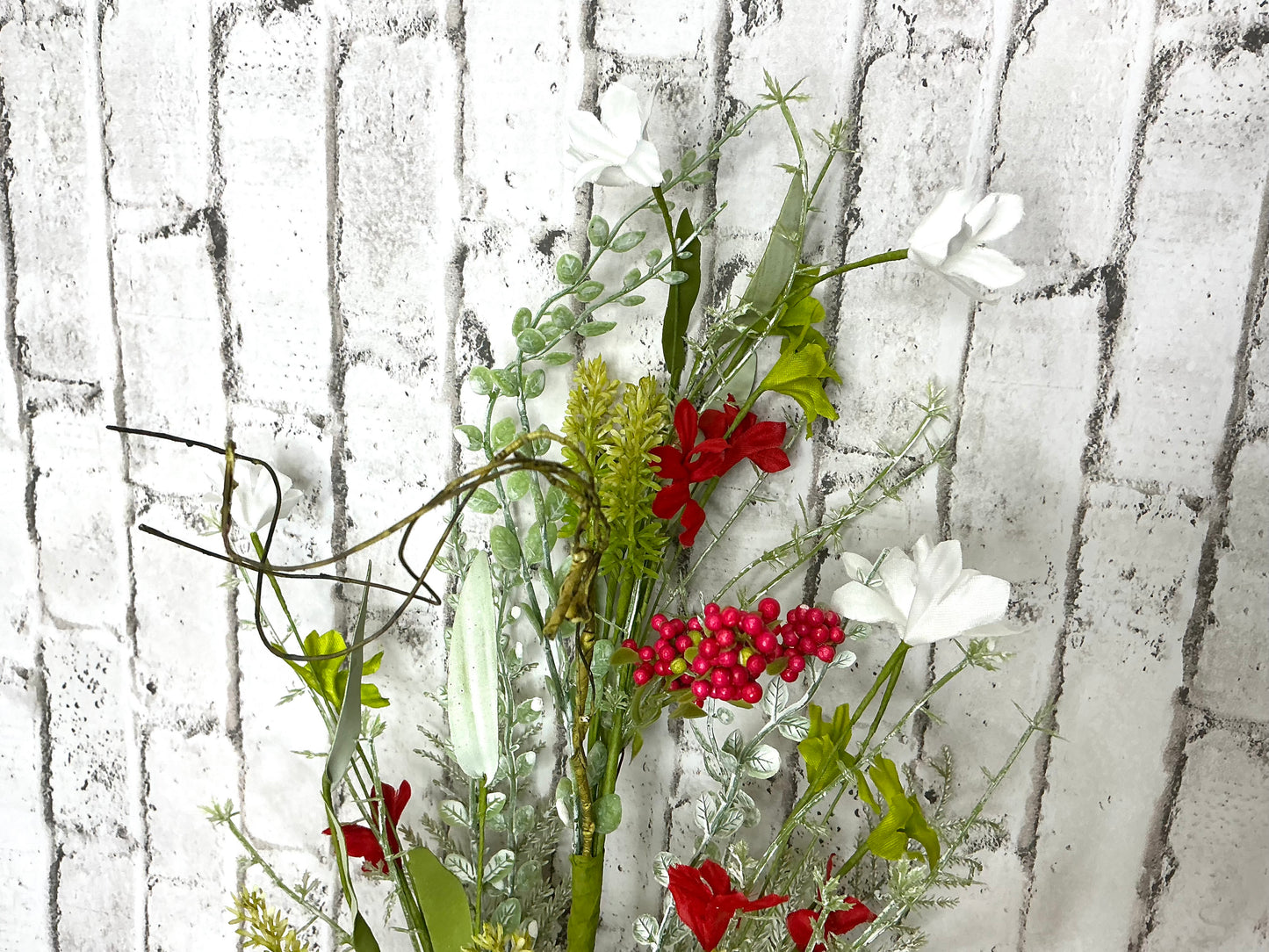 Filler Flower, Red/Green/White, FH807160