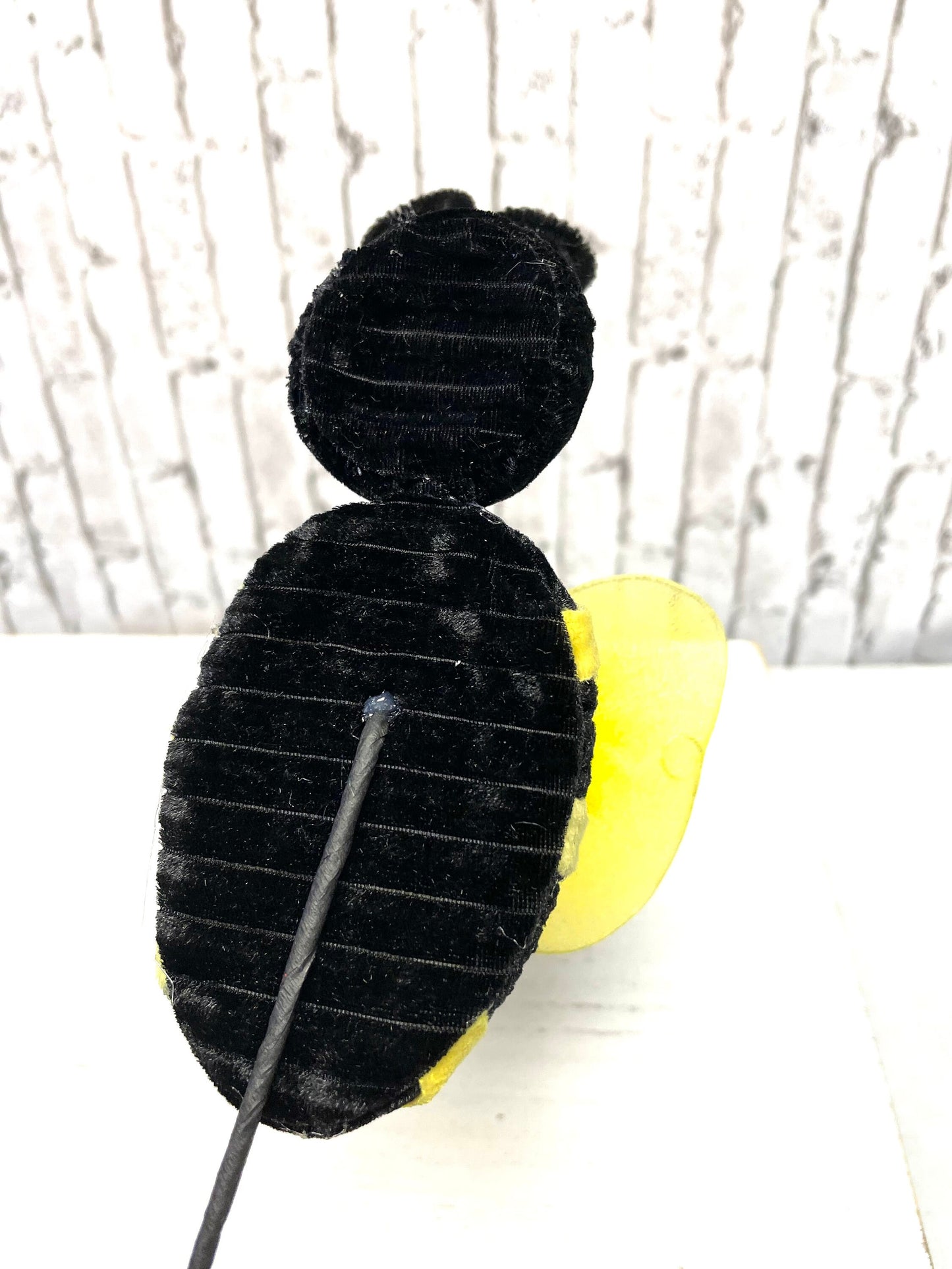 Bee pick, 63114YWBK, mesh wing bee pick, bumble bee pick, summer bee pick, spring bee pick