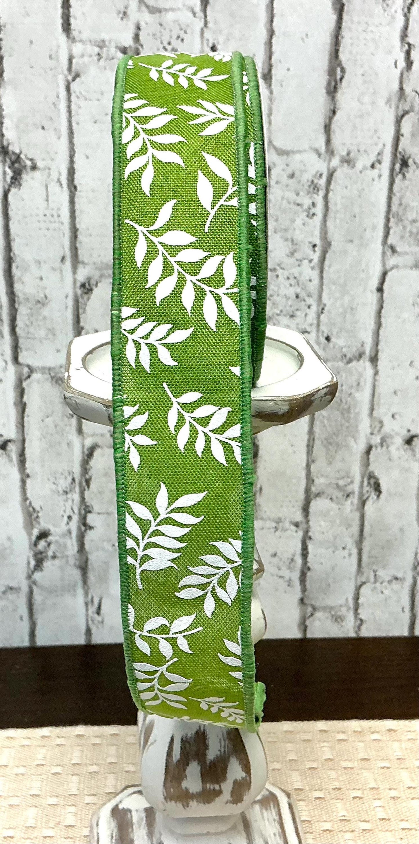 Green with white laurel leaf, 1.5” x 10YD, Wired, RGF11322Y