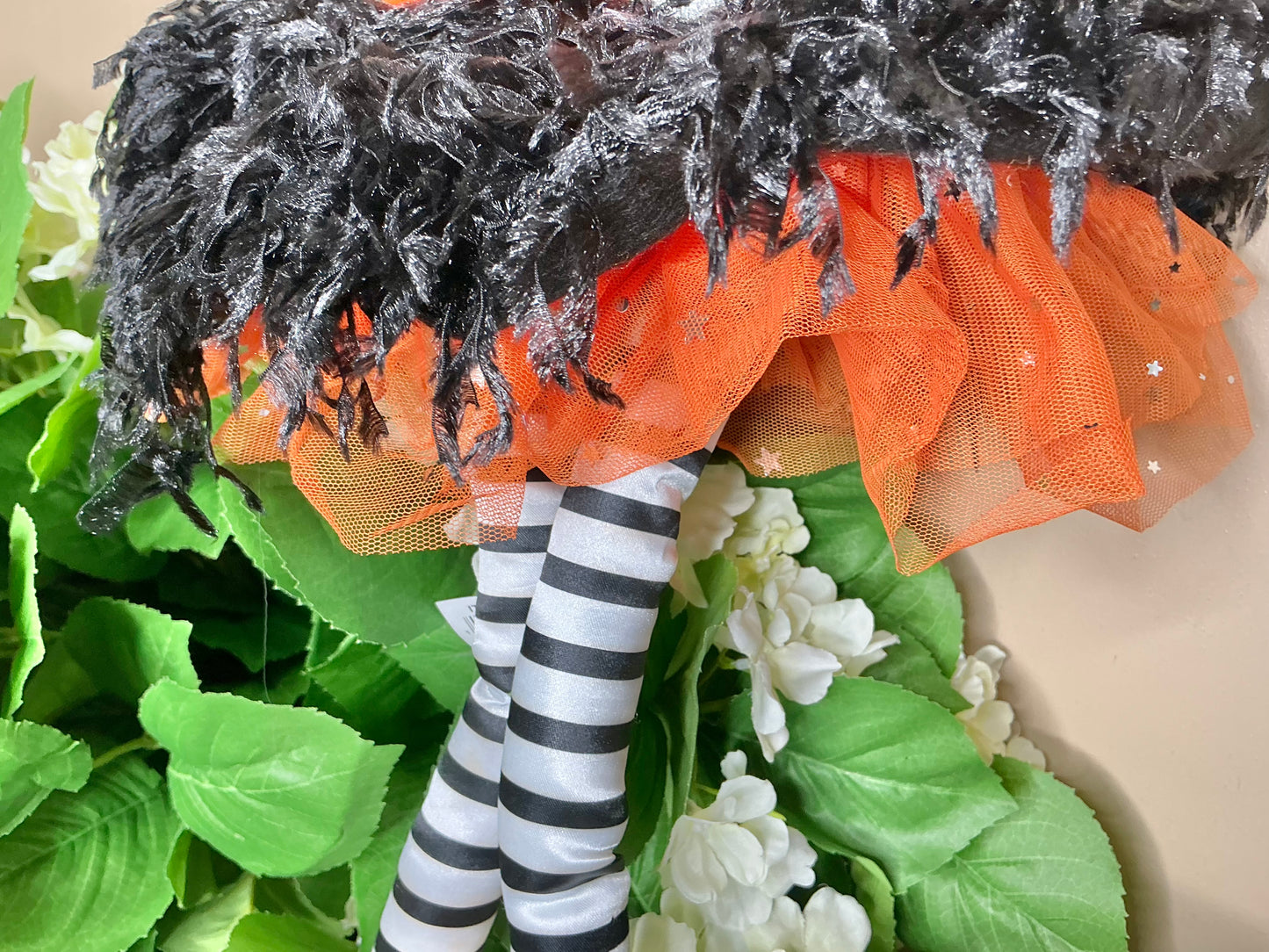 Furry witch hat w legs wreath attachment, HH7522