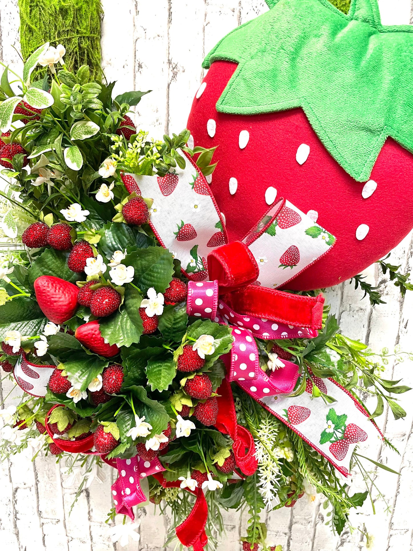 strawberry wreath, strawberry decor, spring wreath, spring door decor, summer door decor, strawberry patch wreath, shipping included