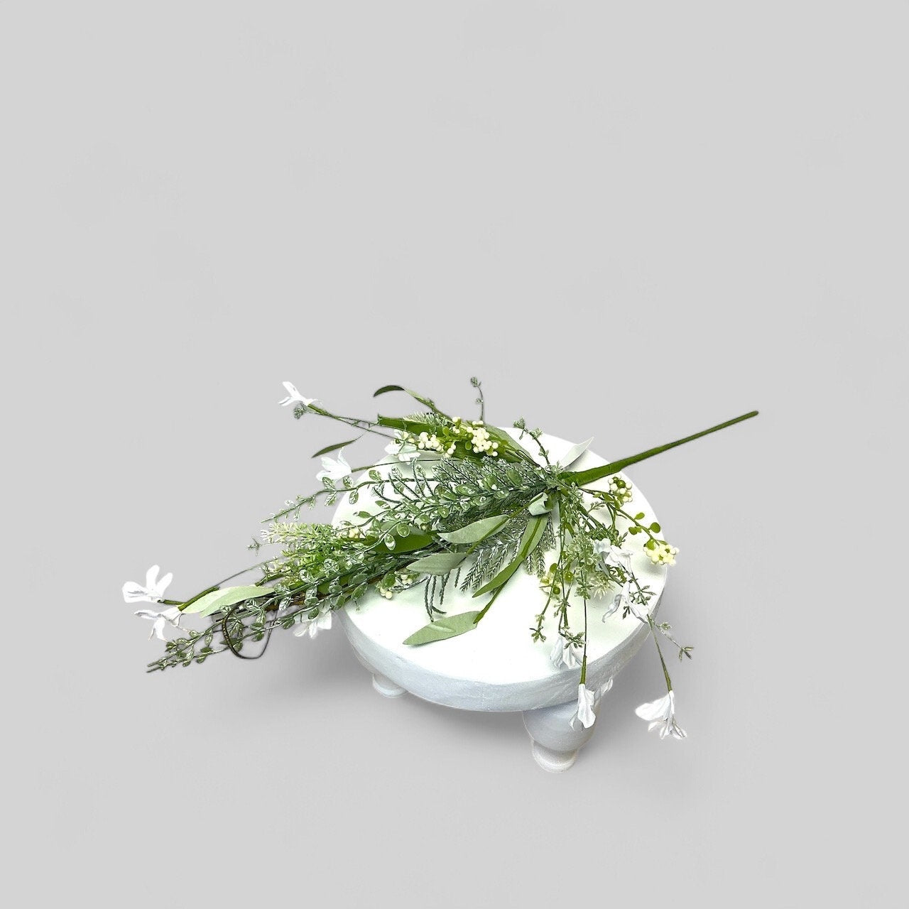White flower and berry spray, FH807127