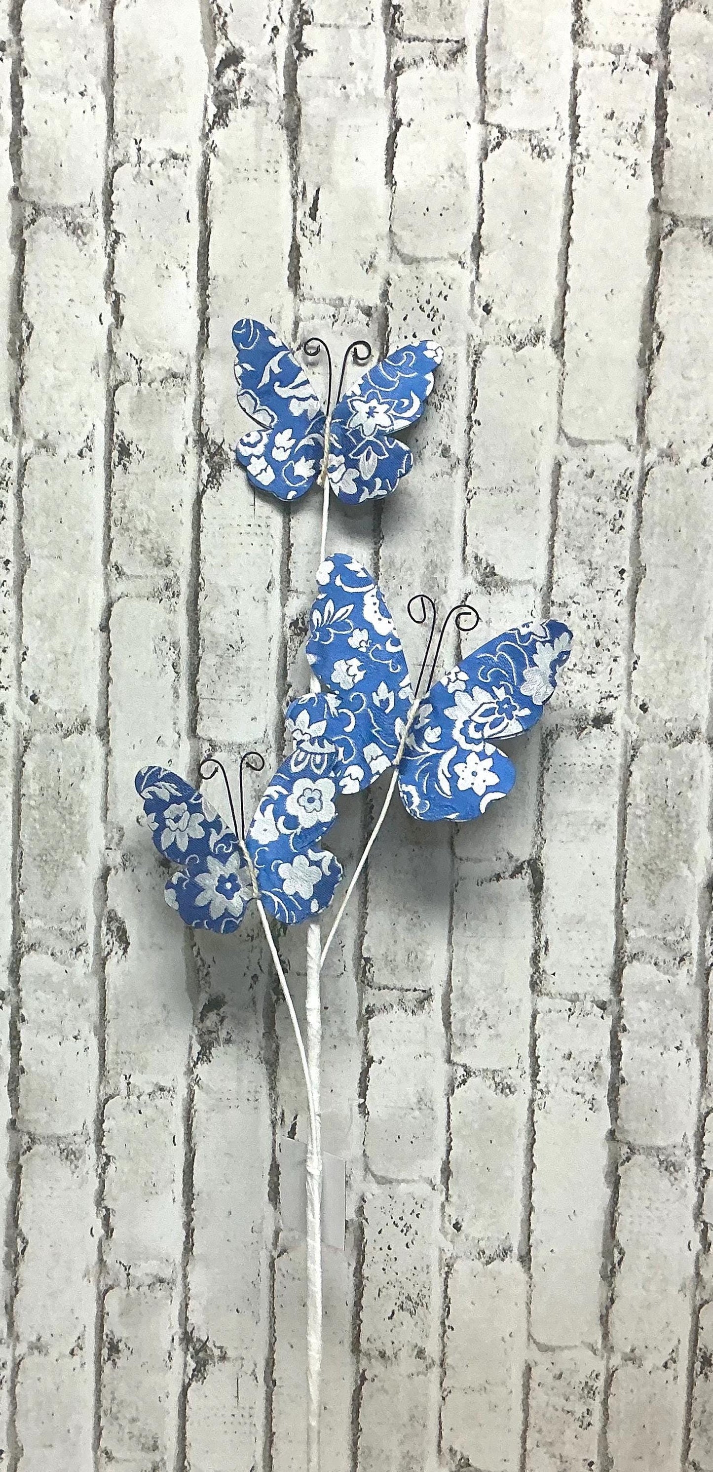 Blue and White Butterly spray, MT25905