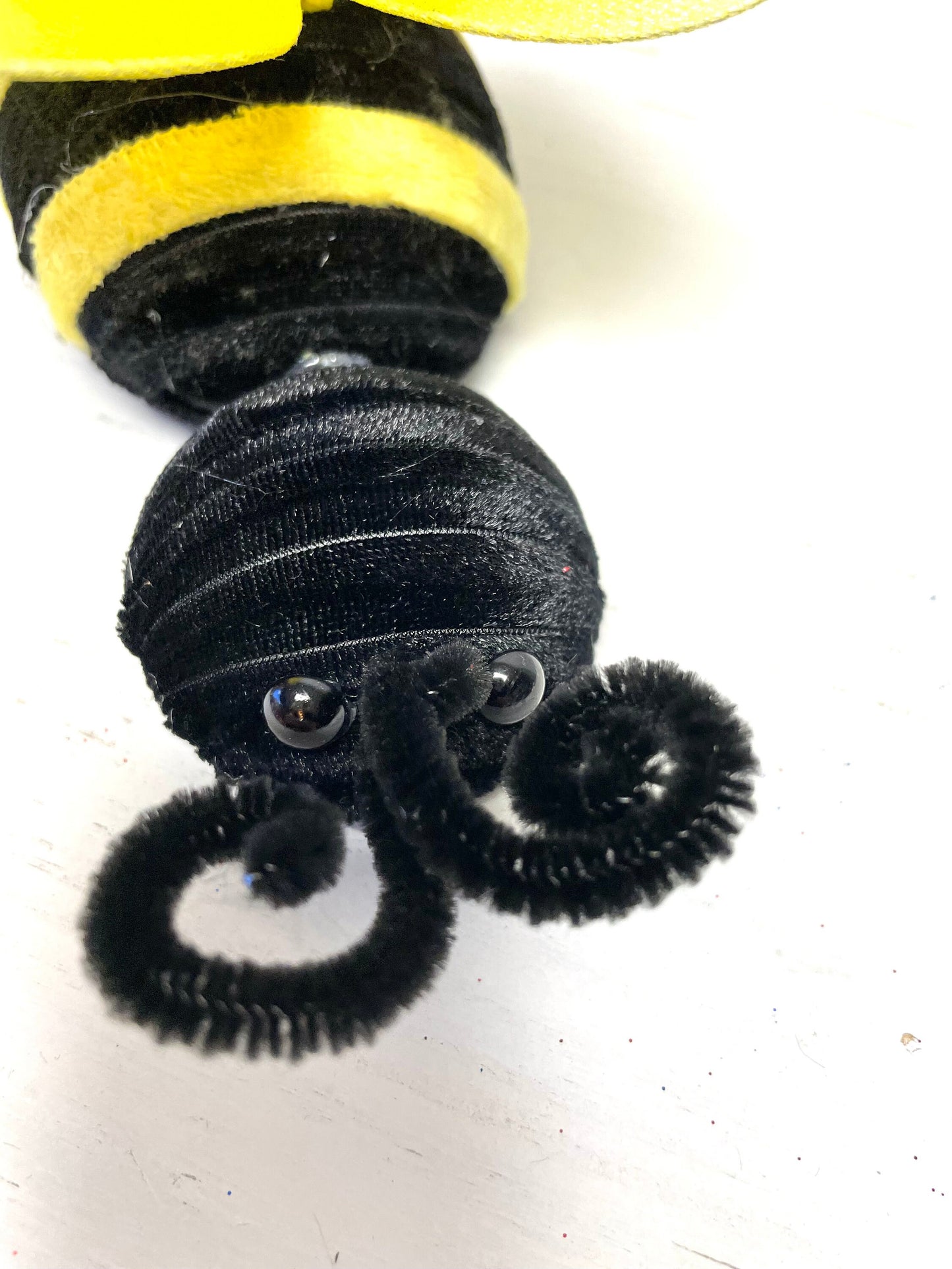 Bee pick, 63114YWBK, mesh wing bee pick, bumble bee pick, summer bee pick, spring bee pick