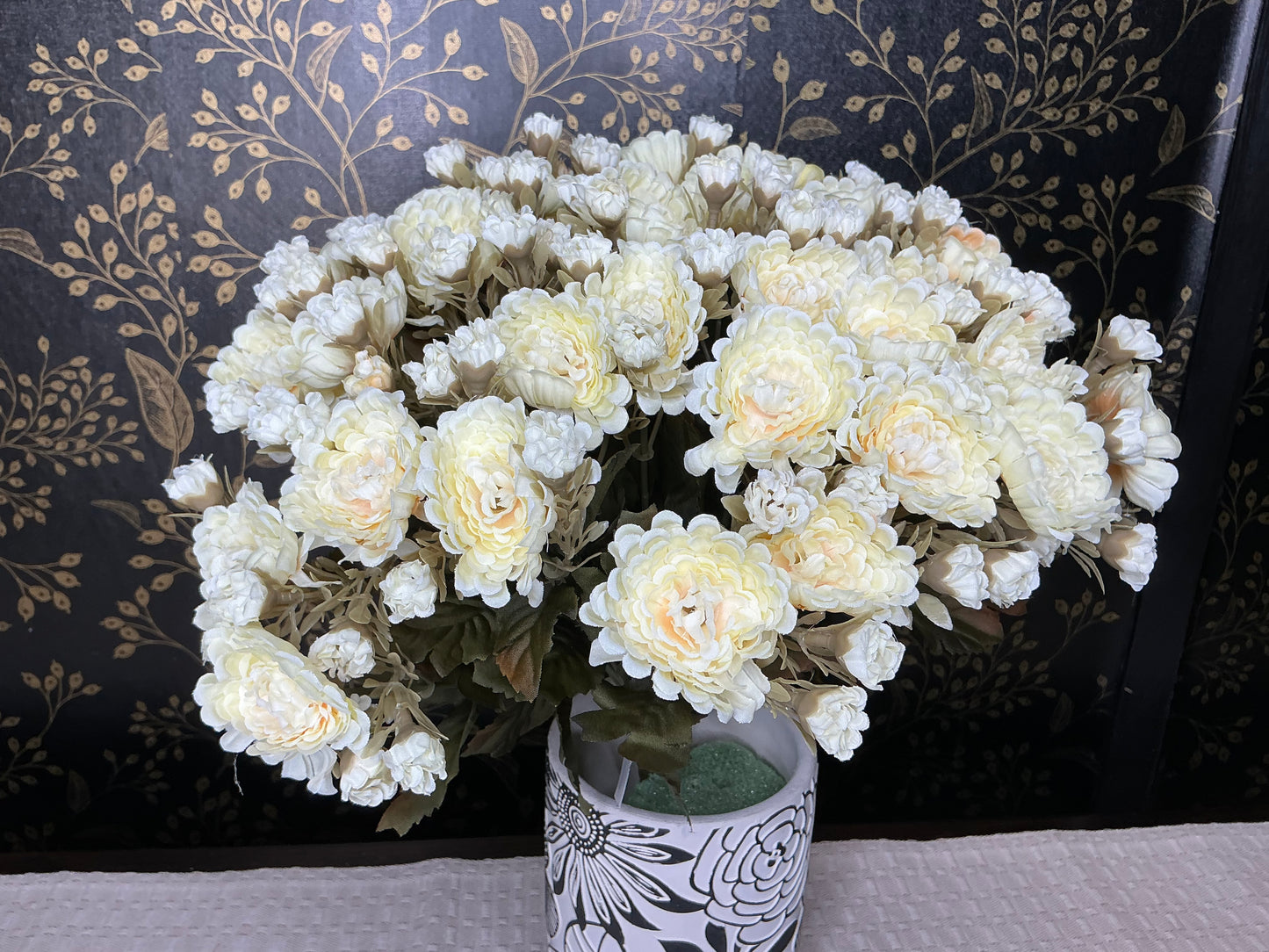 Ivory mum bush, 1236-IV