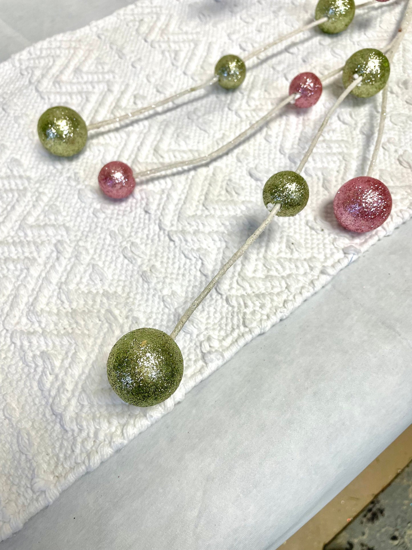 Christmas spray, pastel Christmas spray, pastel glitter ball spray, MTX64380, candy theme spray, pastel ball spray