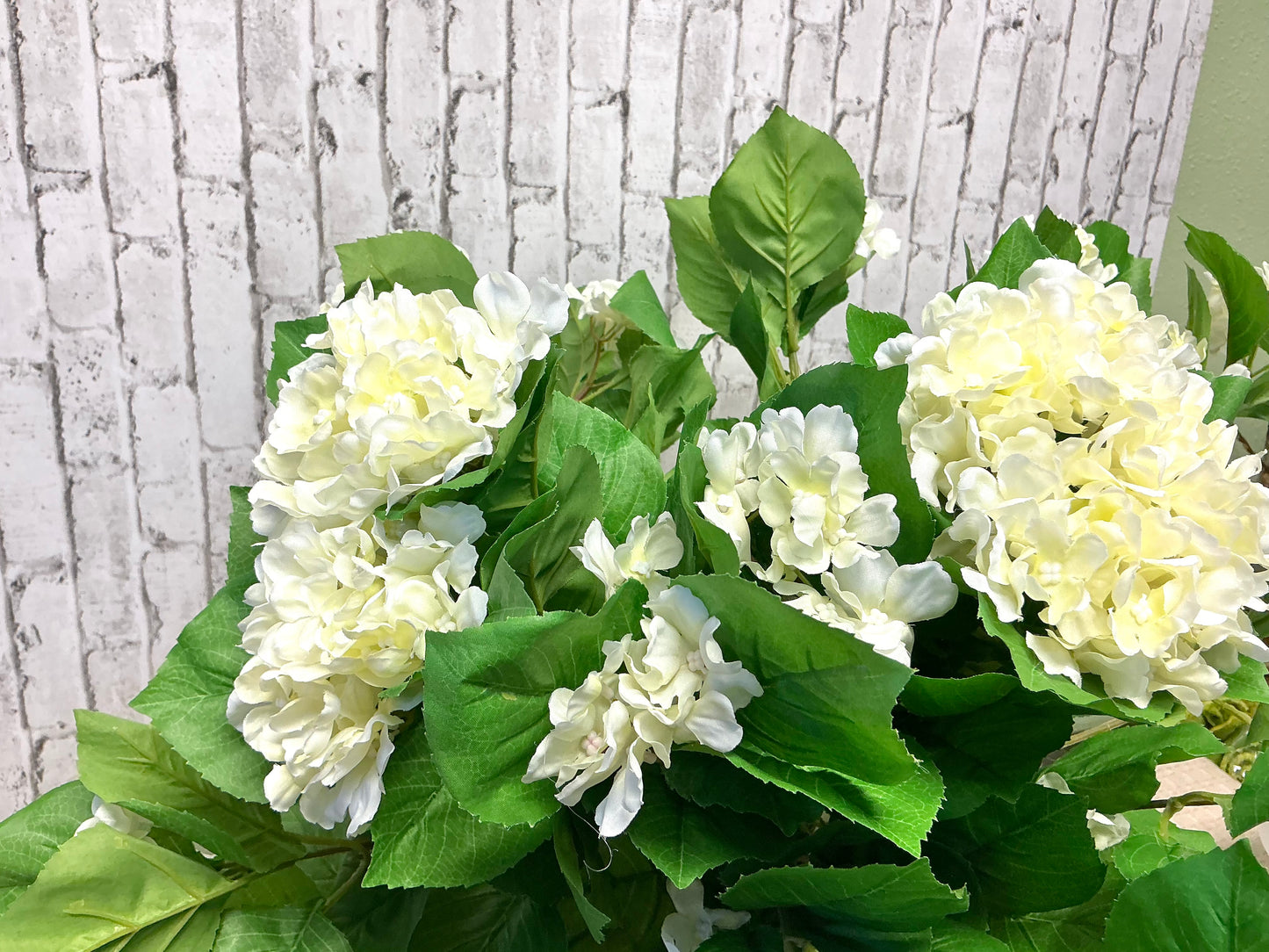 Hanging Hydrangea bush, White, UV protected, MTF24609
