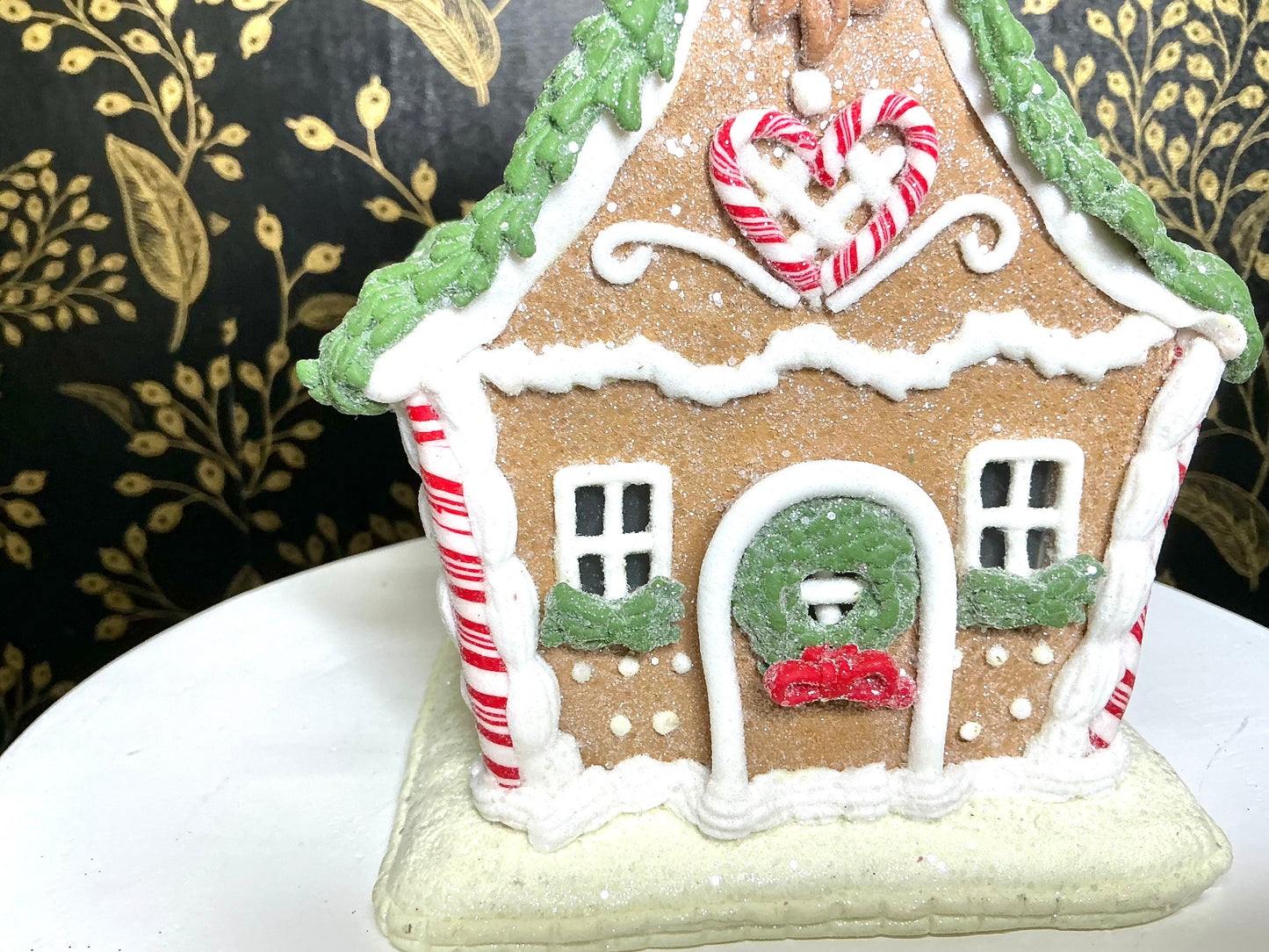 Lighted Gingerbread house, 4116428