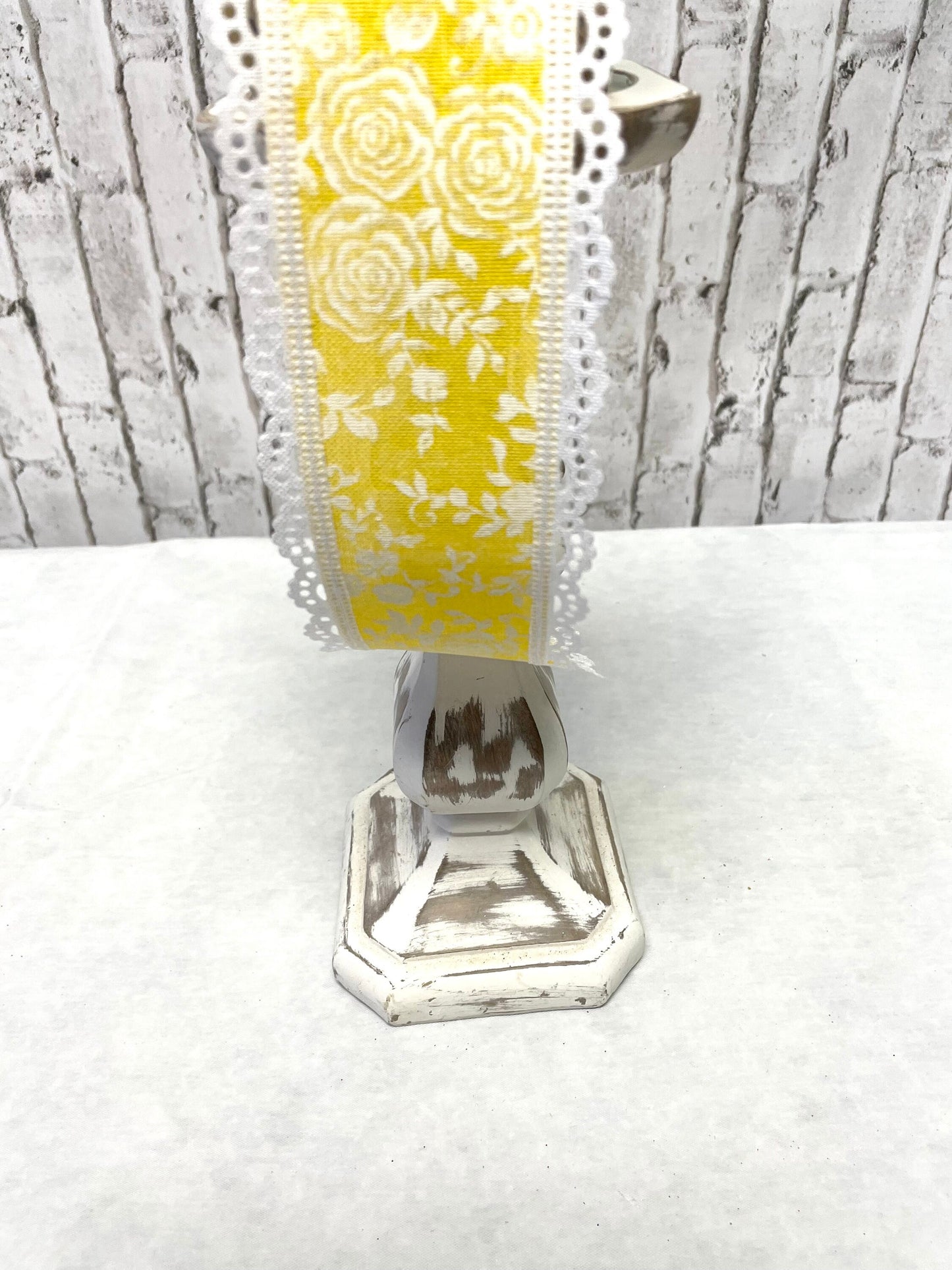 RGA848429, Yellow and White rose ribbon with white lace trim