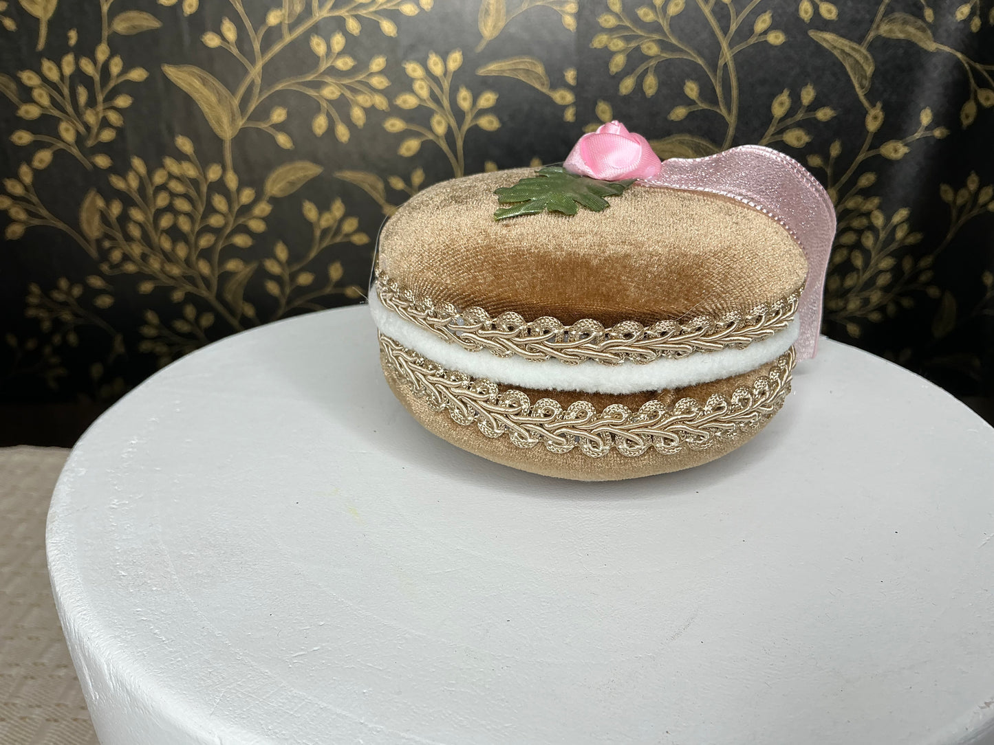 Brown Macaron, December diamonds, 08-00206