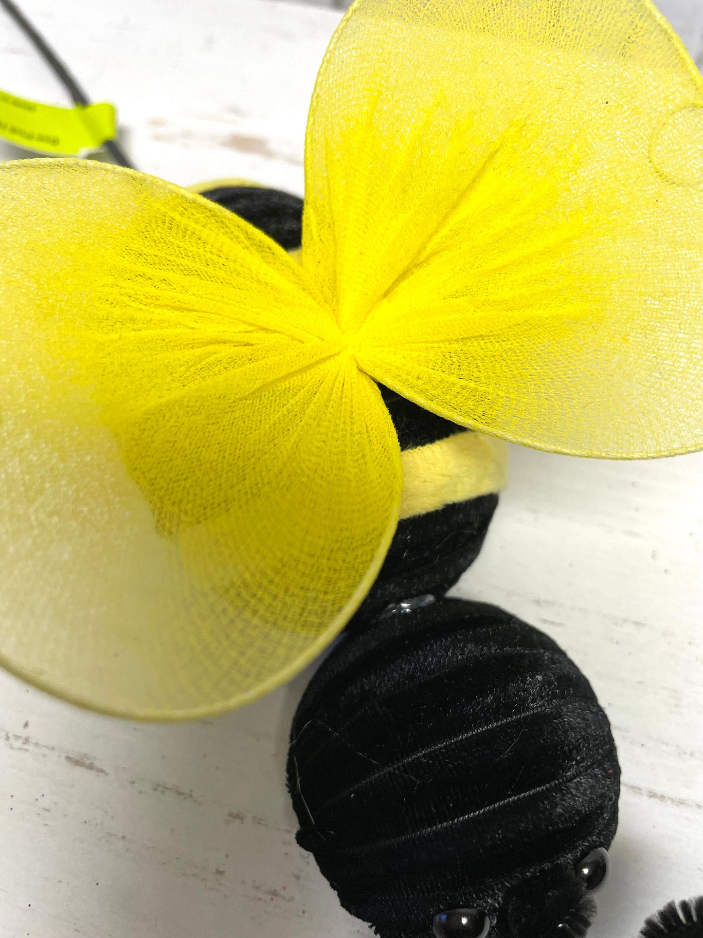 Bee pick, 63114YWBK, mesh wing bee pick, bumble bee pick, summer bee pick, spring bee pick
