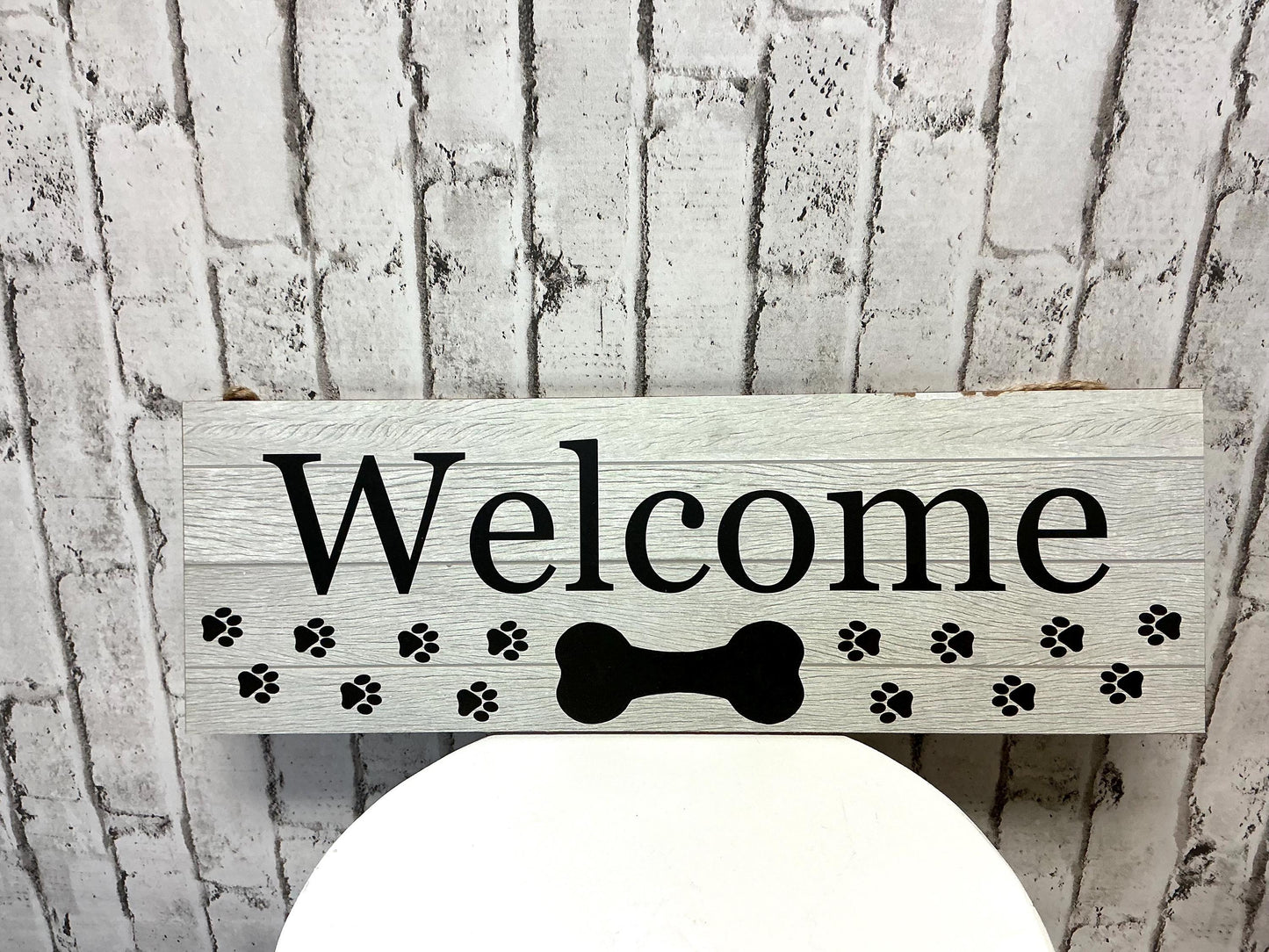Welcome Sign with dog bones and paws. 15”x5”, AP801910