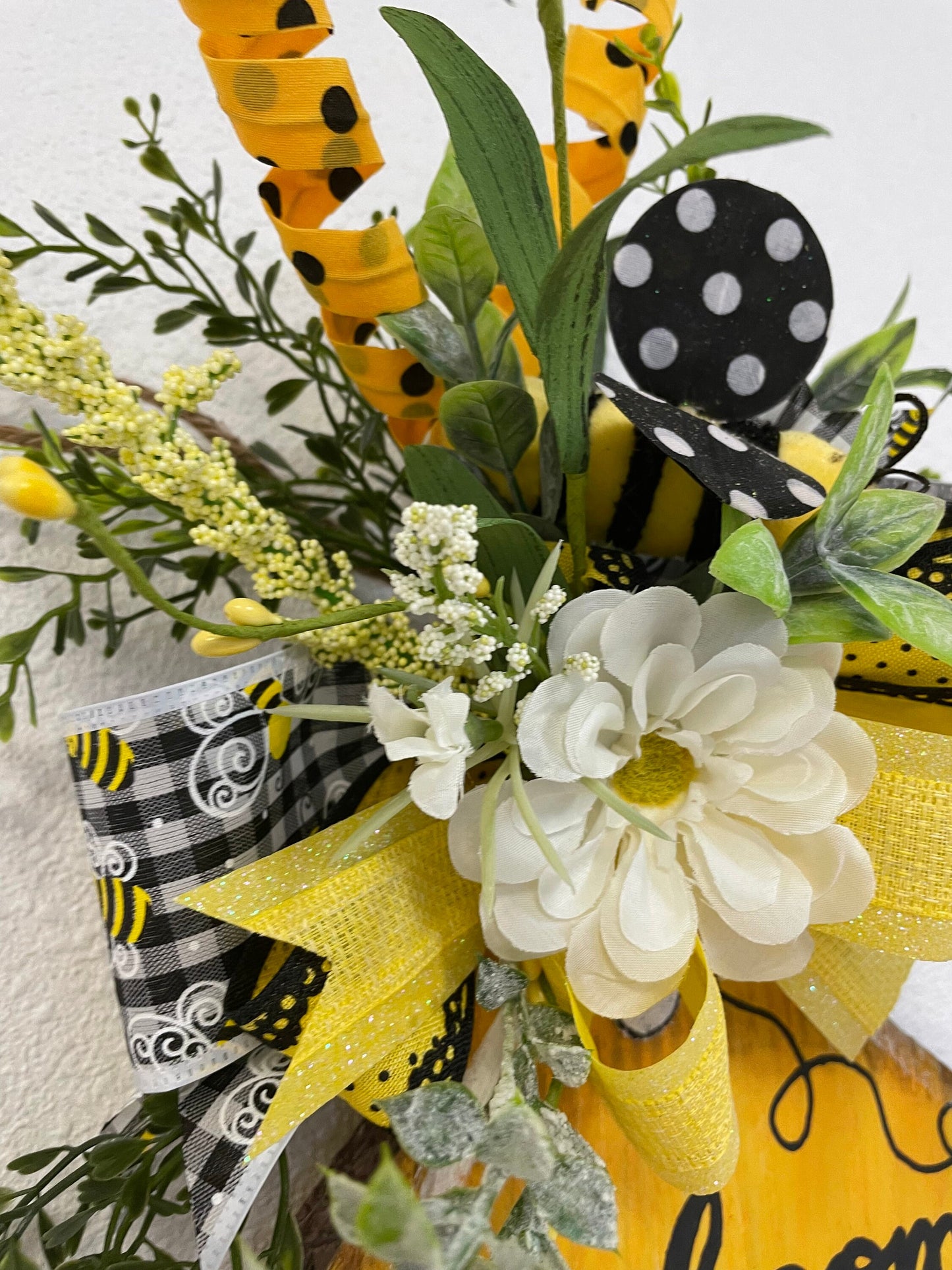 Everyday wreath, bee wreath, summer wreath, spring wreath, bee door hanger, summer door hanger, shipping included in price