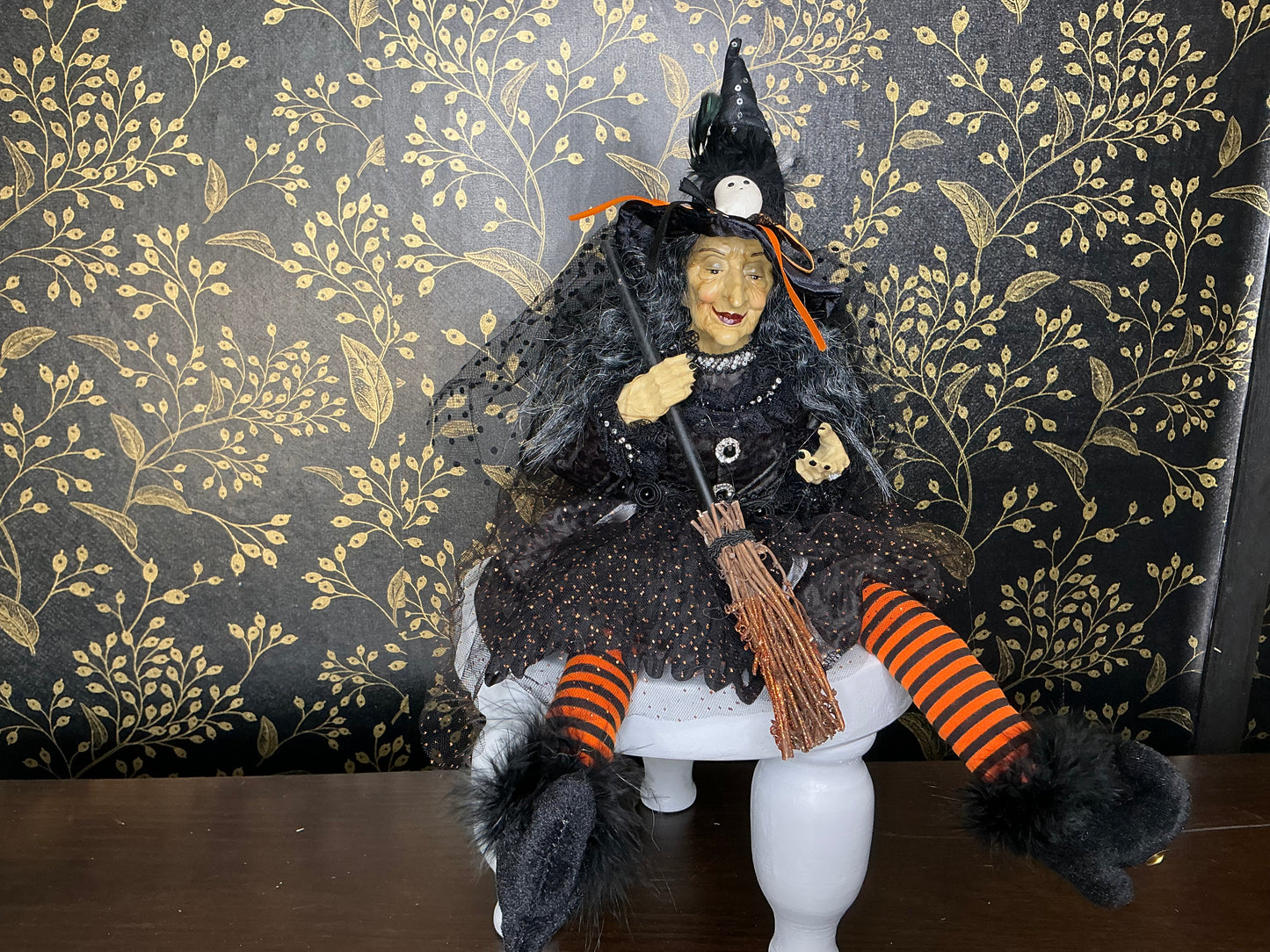 Halloween witch shelf setter, MTH13416