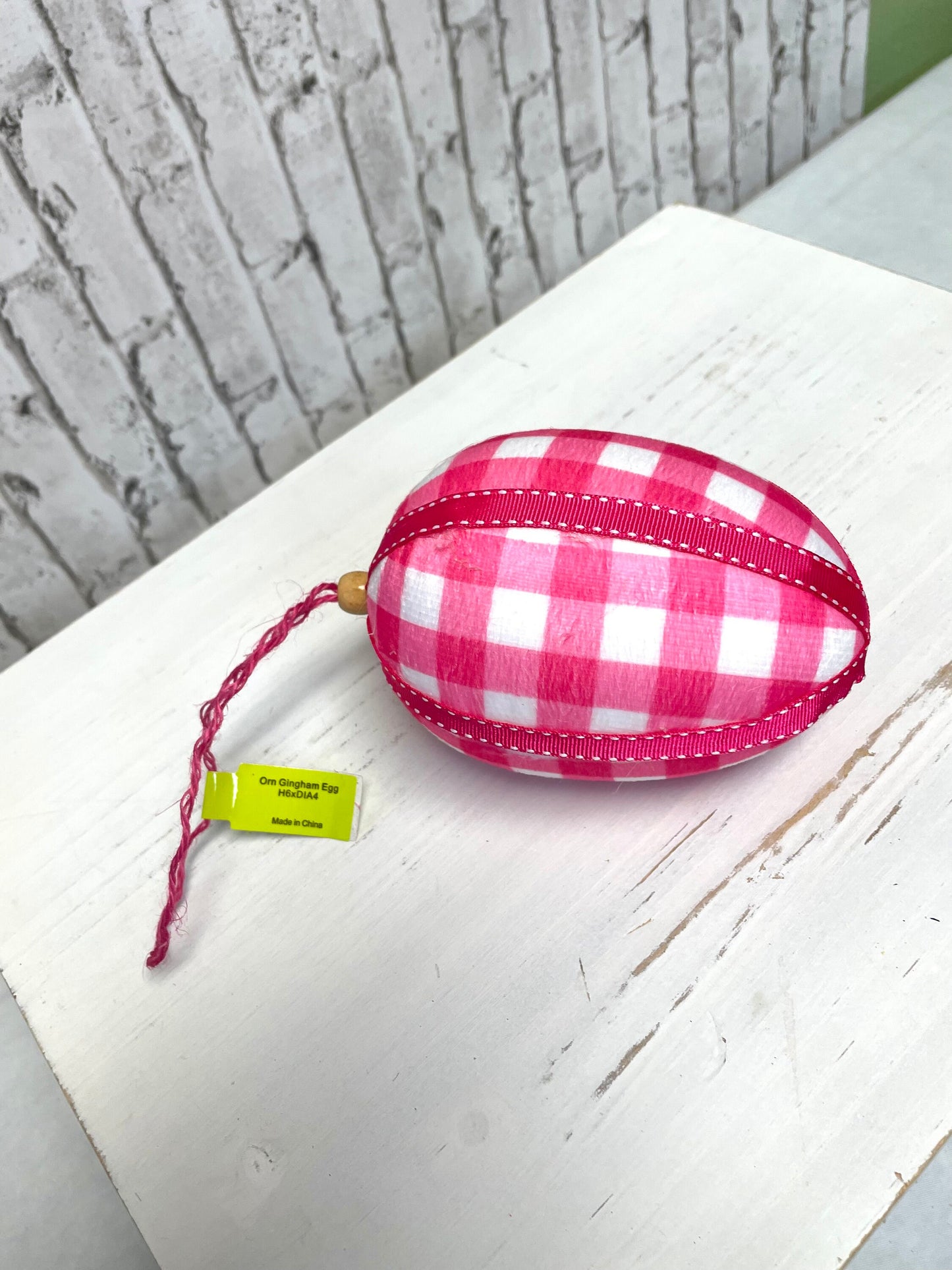 Gingham hot pink orn egg