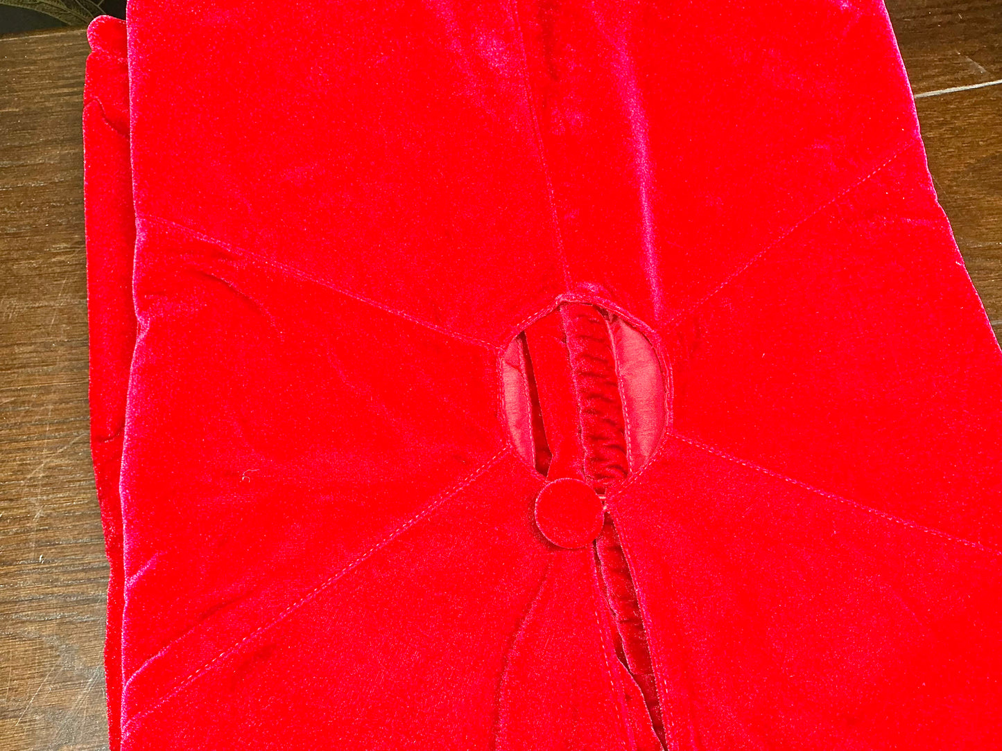 Red velvet tree skirt, d stevens, 18-3231