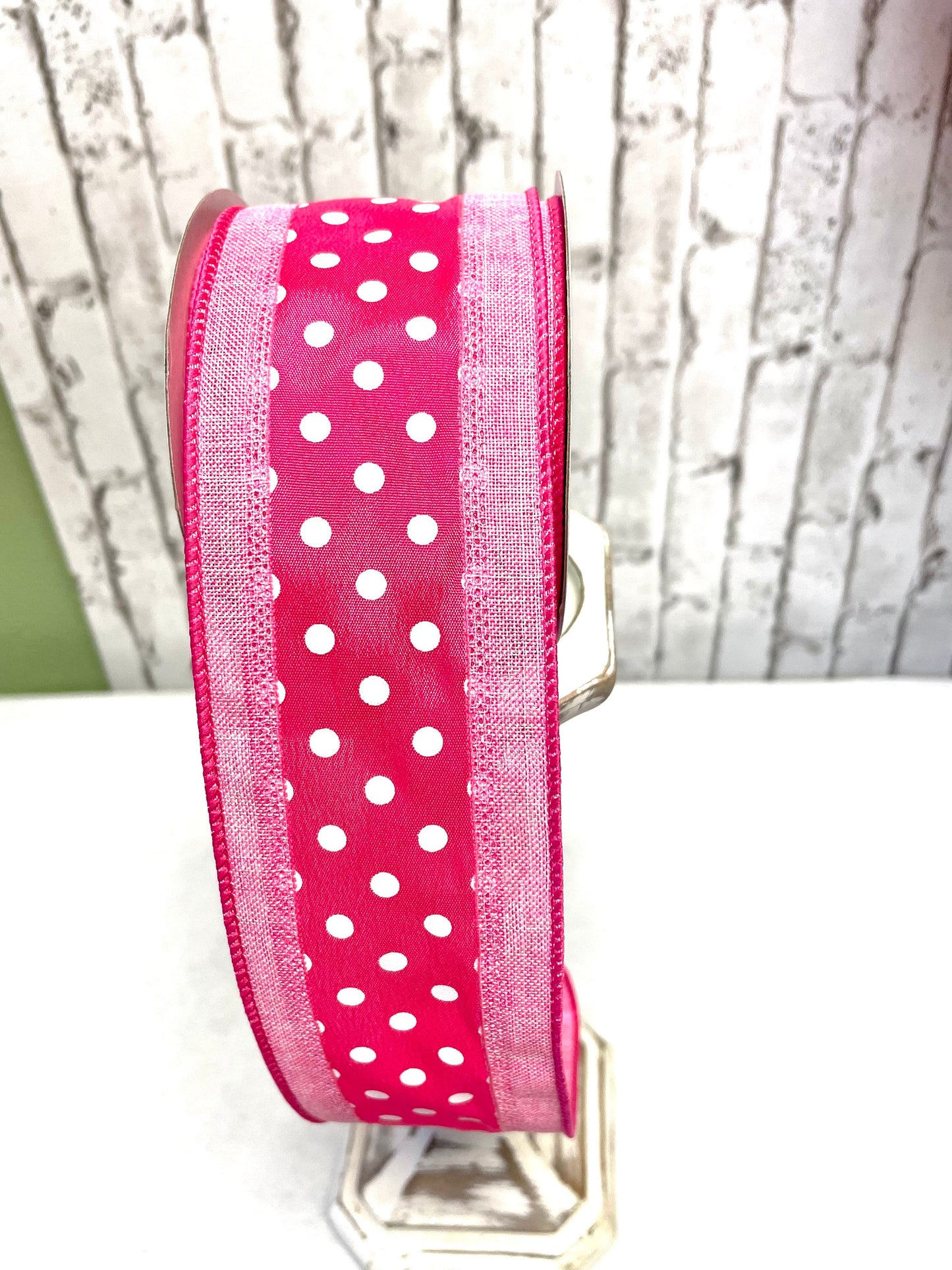 Hot pink poke a dot wired ribbon, RG813814