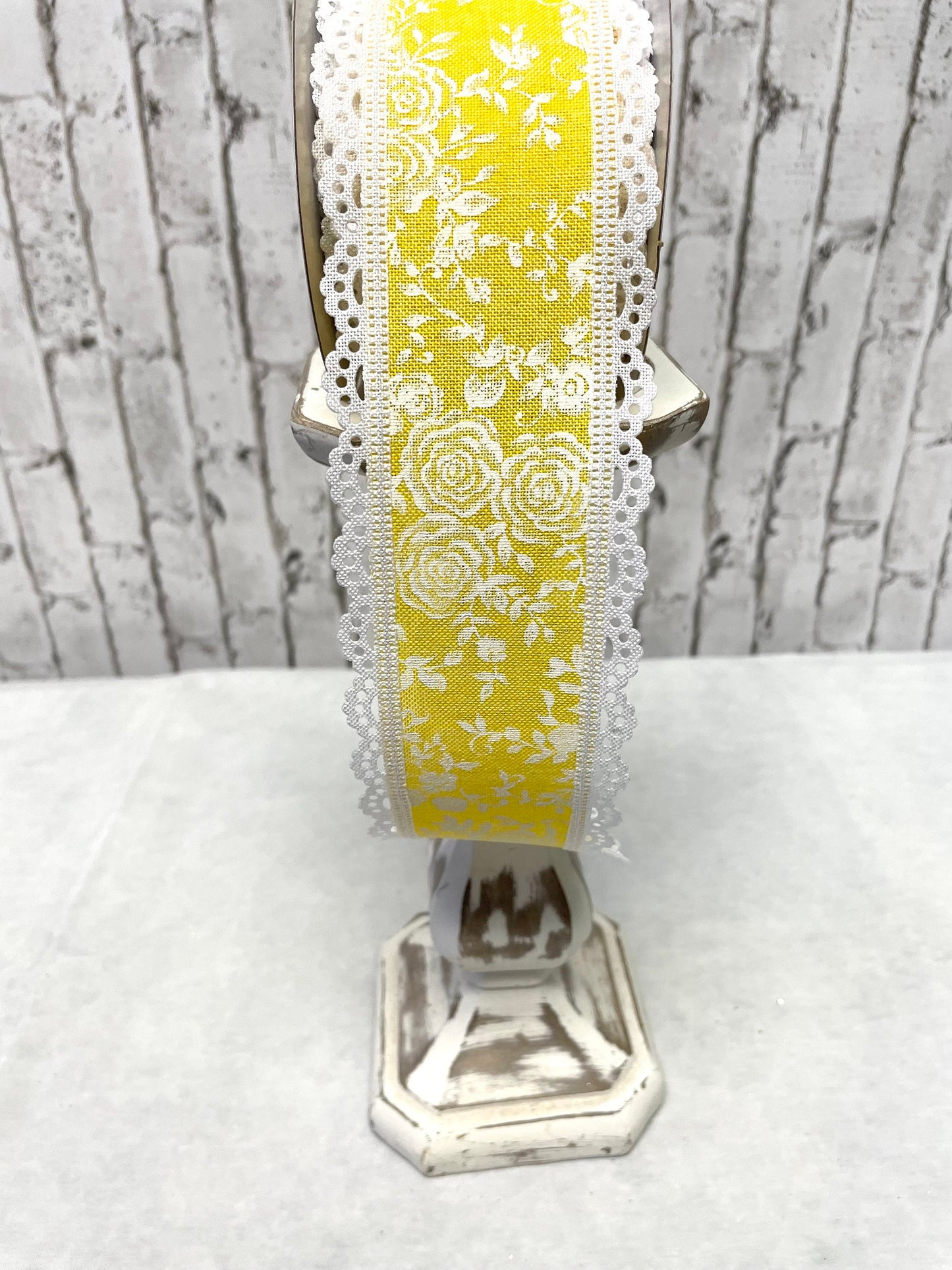 RGA848429, Yellow and White rose ribbon with white lace trim