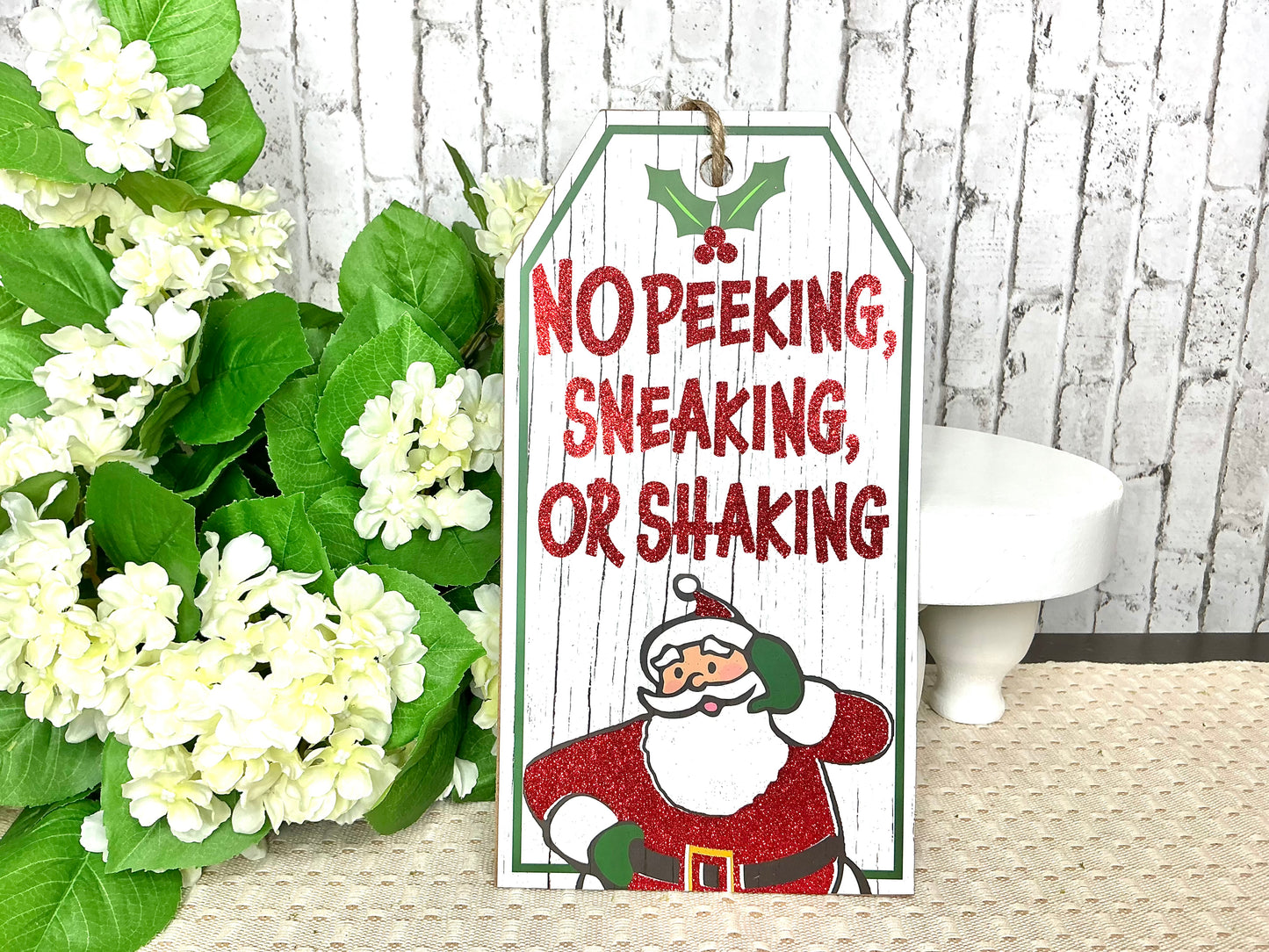 No Peeking Santa sign, AP7823
