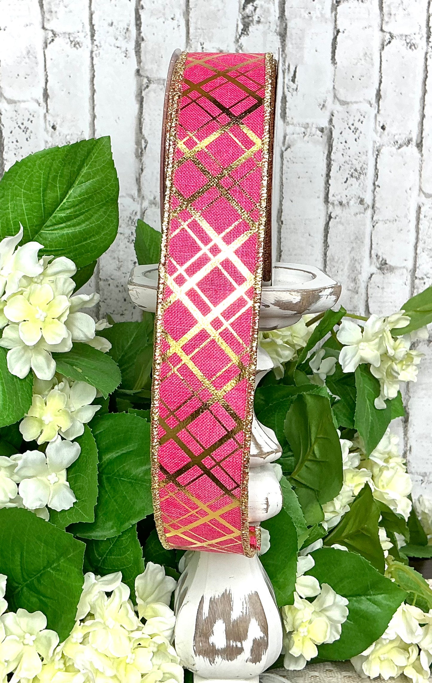 Hot pink with gold lines, RGE167311