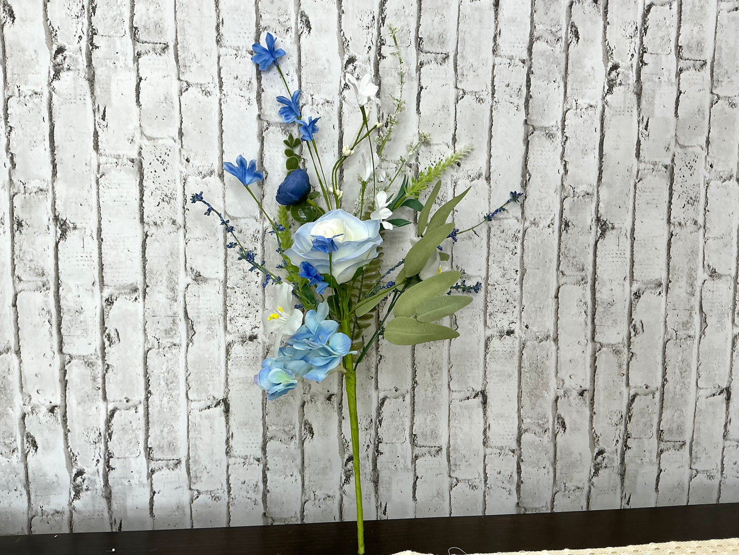Blue rose/hydrangea flower spray, FH814790