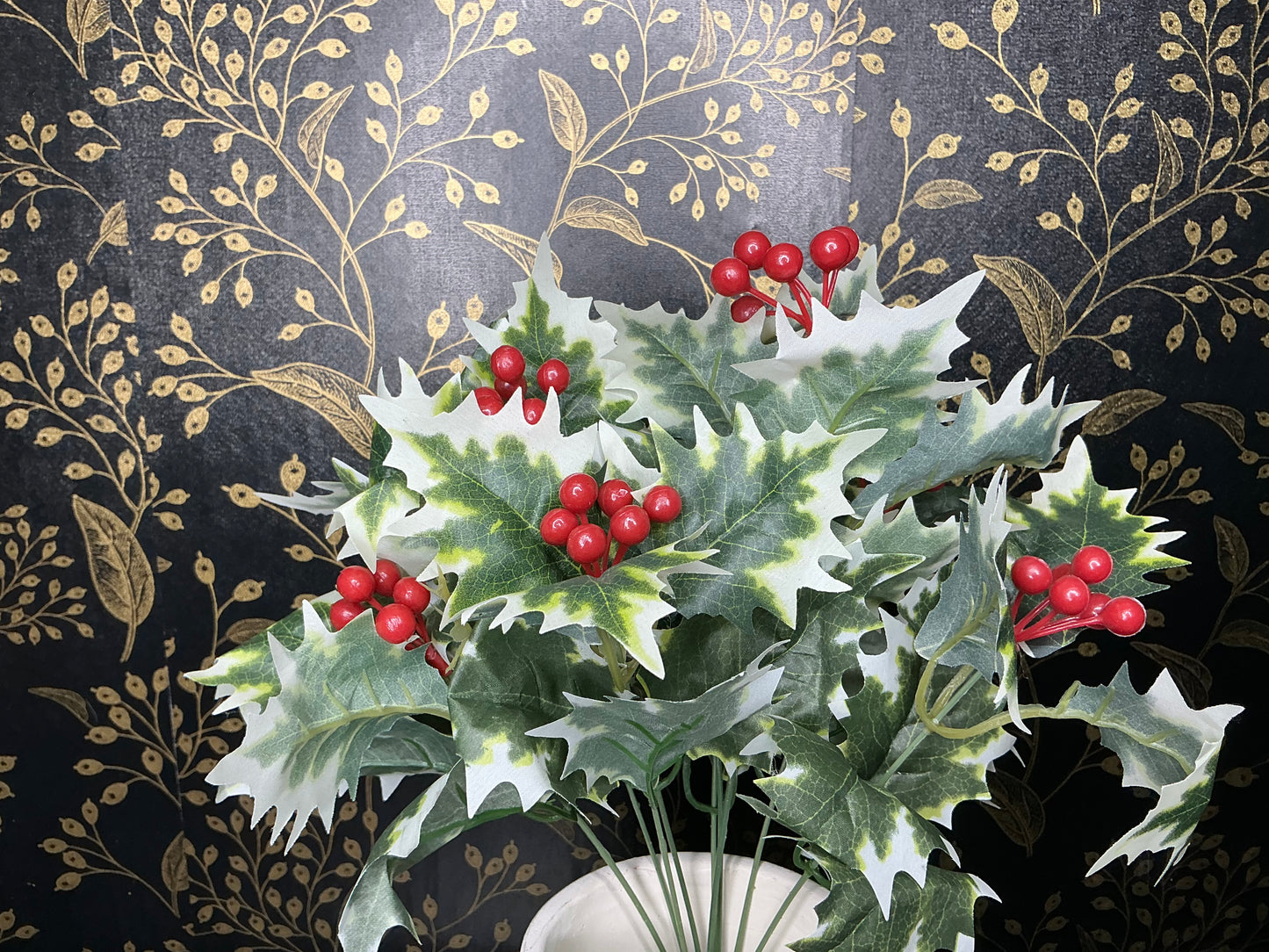 Holly bush, 80093-GNWT